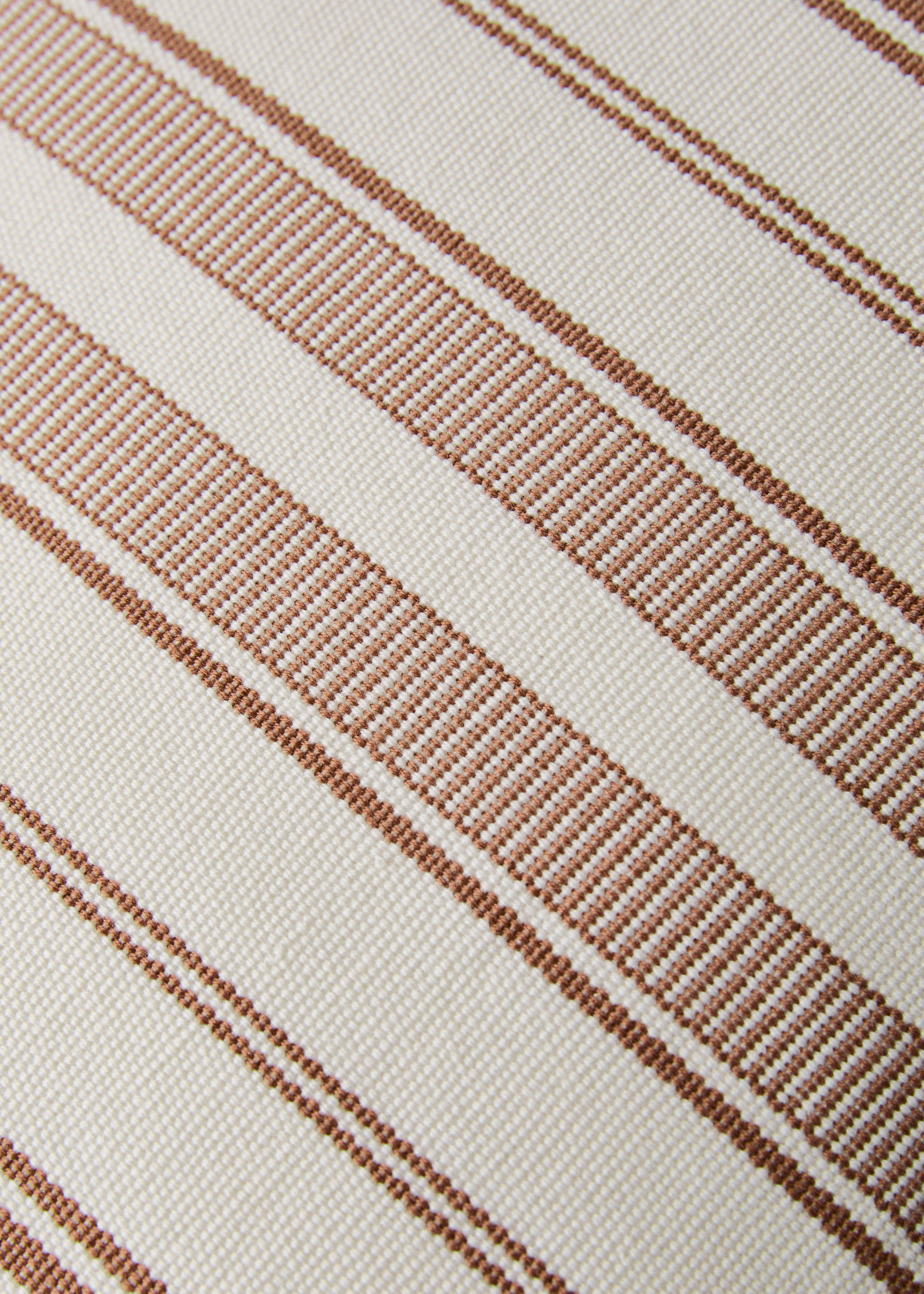 Cushion cover with stripe design and overlock finish 40x60 cm - Details of the article 3