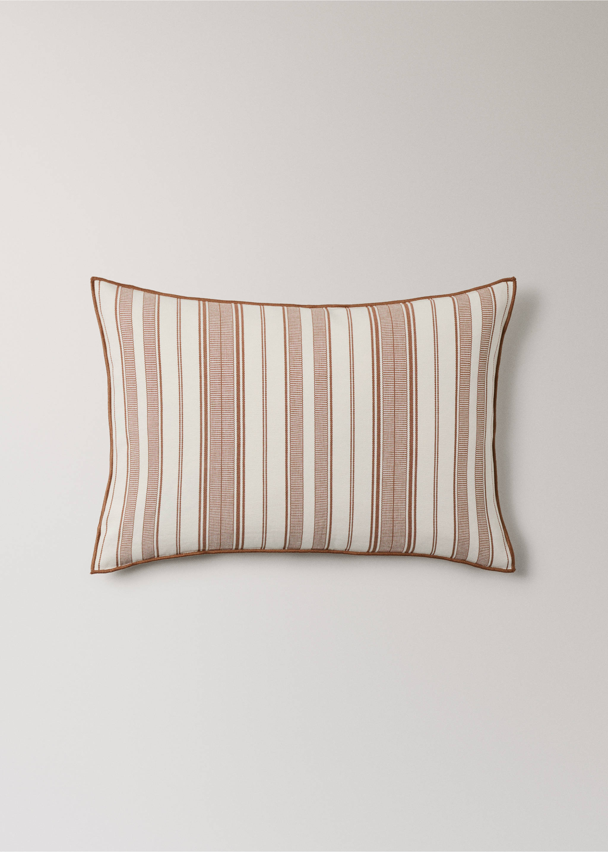 Cushion cover with stripe design and overlock finish 40x60 cm - Article without model, Russet. Ref: 27042927-00.