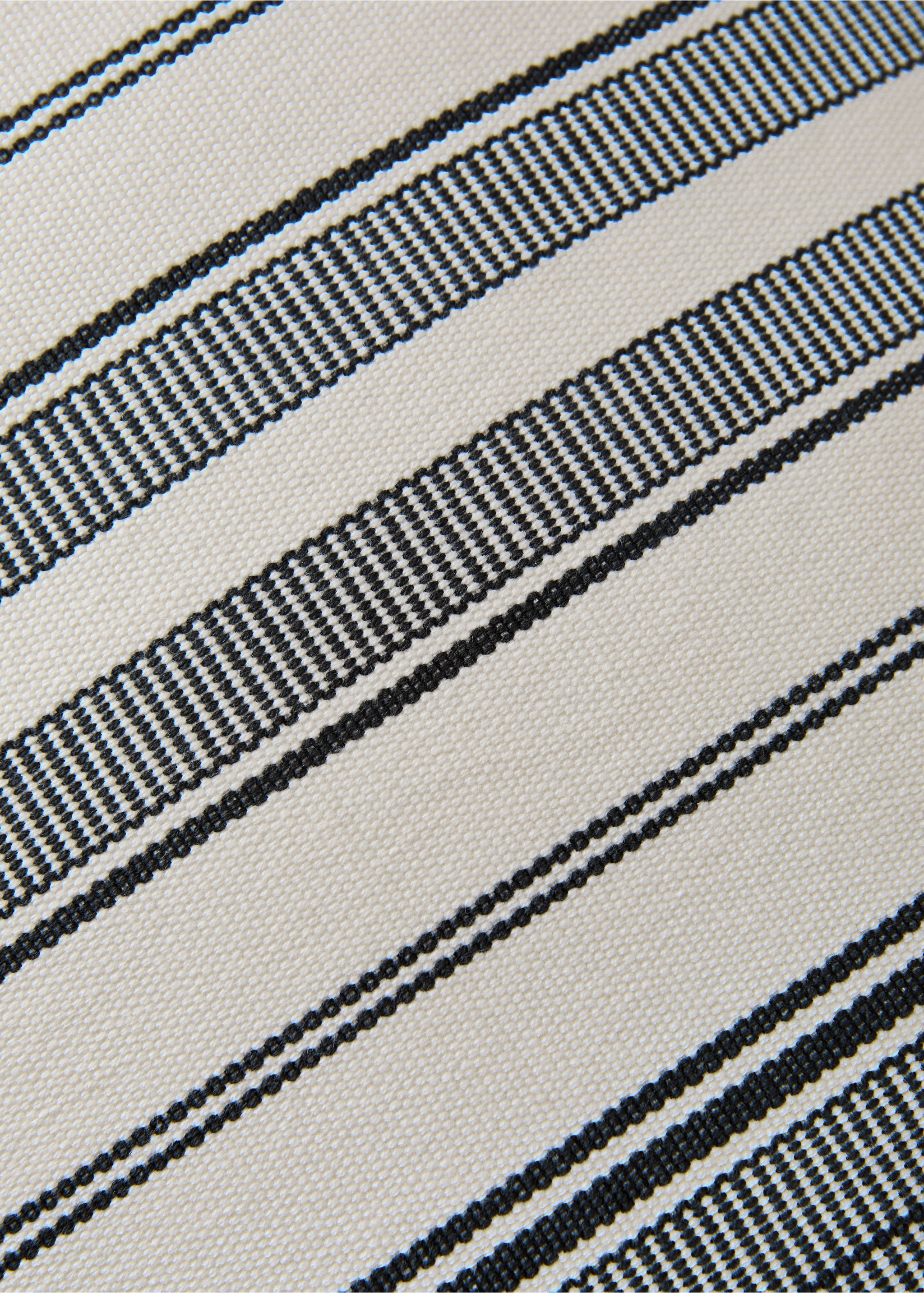 Cushion cover with stripe design and overlock finish 40x60 cm - Details of the article 3, Charcoal. Ref: 27042927-00.