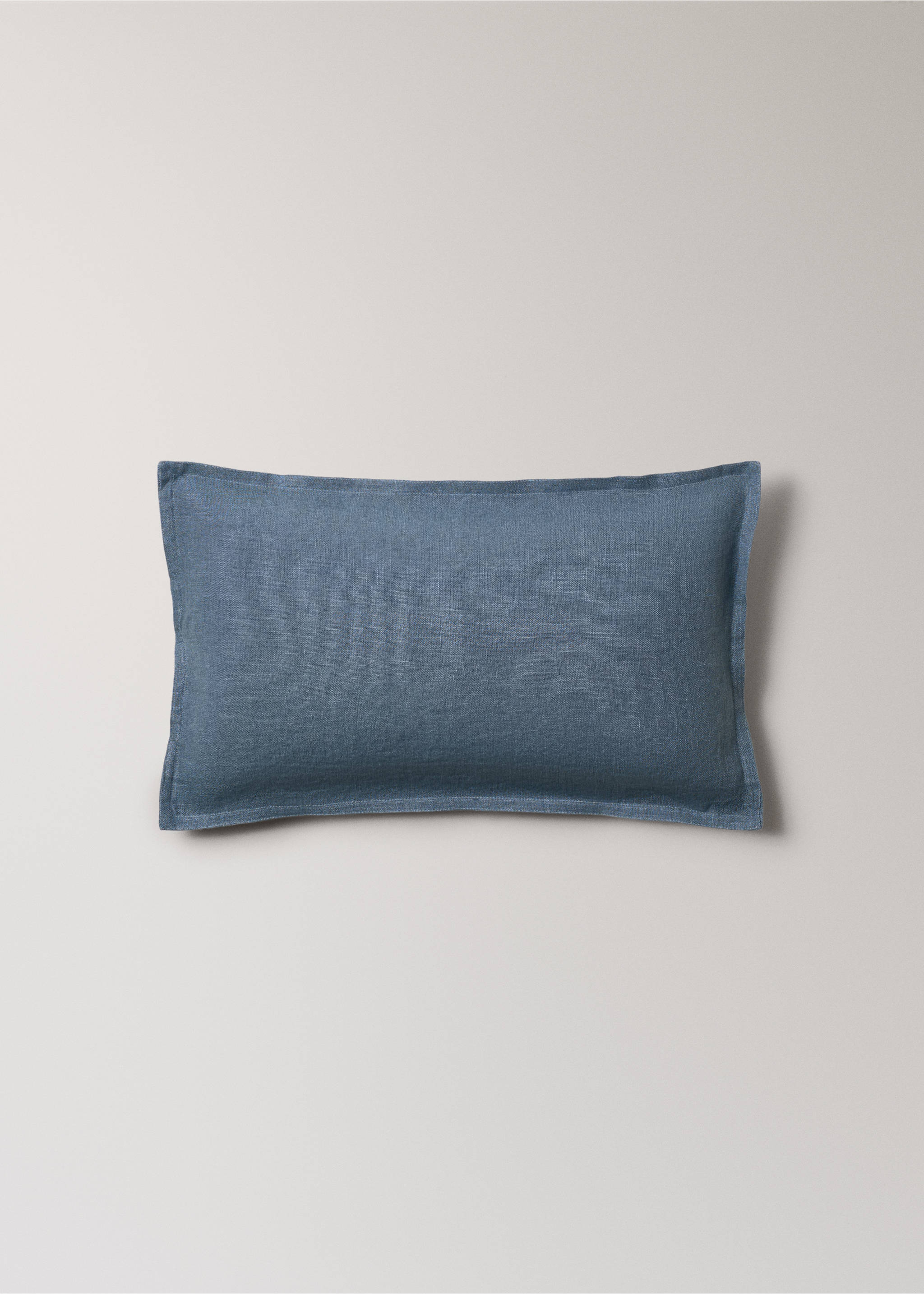 Linen cushion cover with flange 30x50 cm - Article without model, Blue. Ref: 27042928-00.