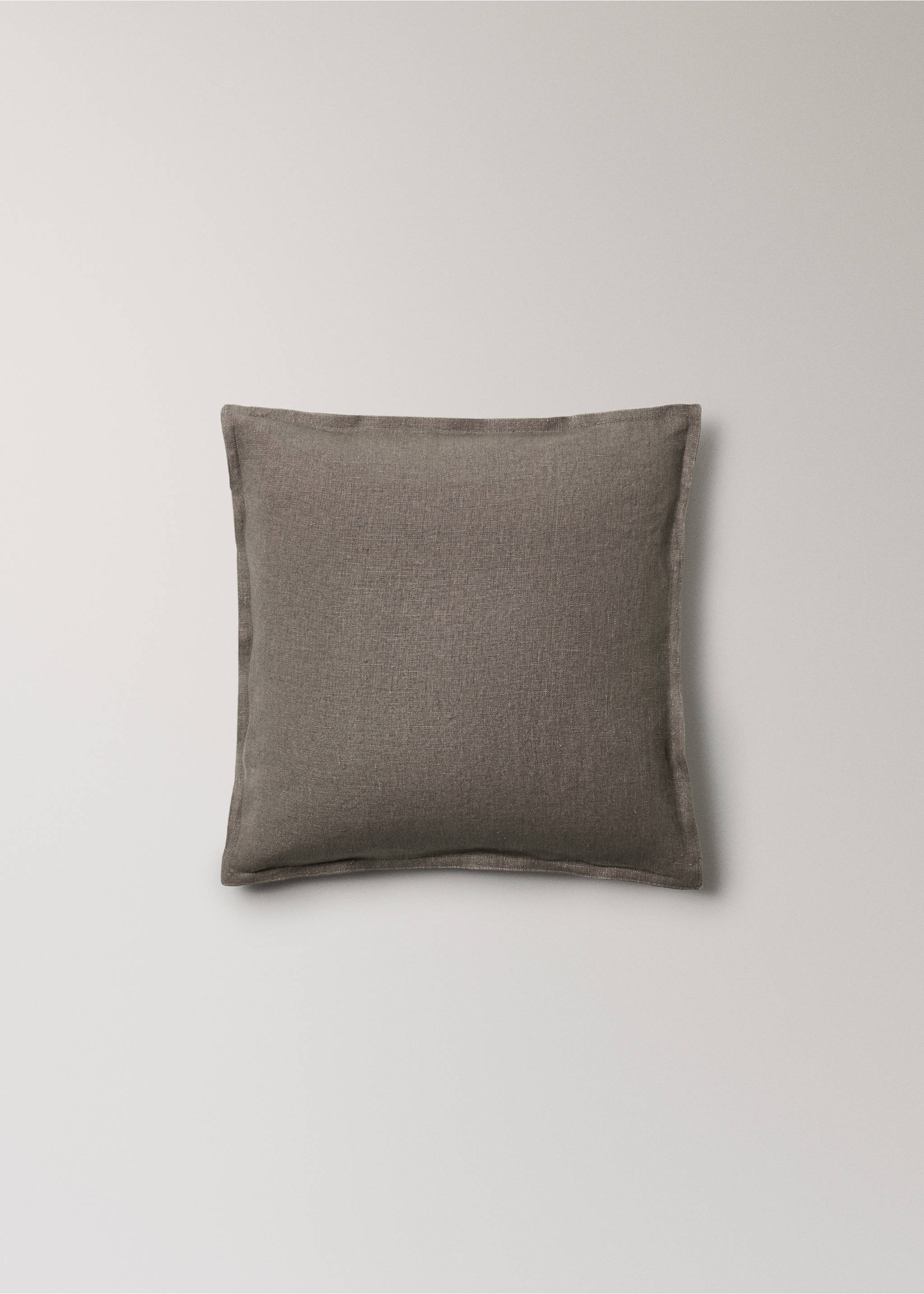 Linen cushion cover with flange 45x45 cm - Article without model, Medium Brown. Ref: 27042929-00.
