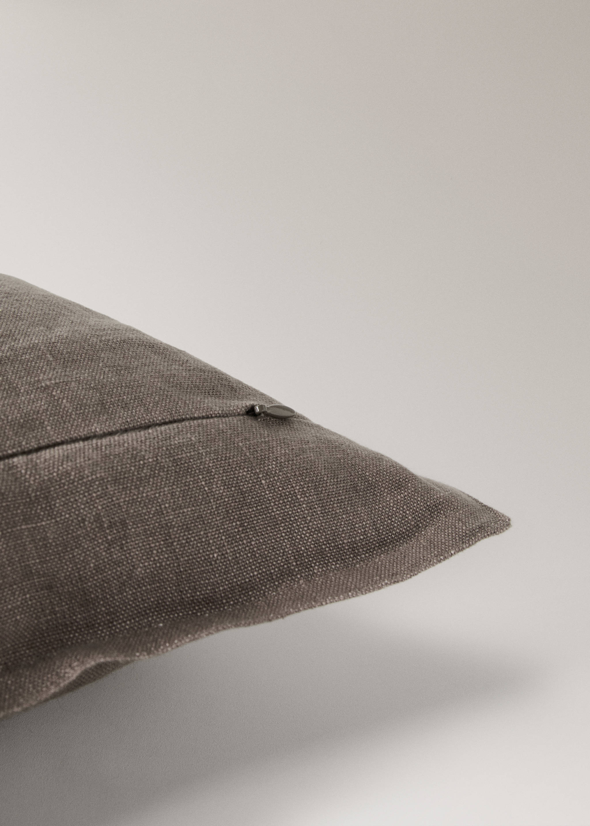 Linen cushion cover with flange 45x45 cm - Details of the article 3