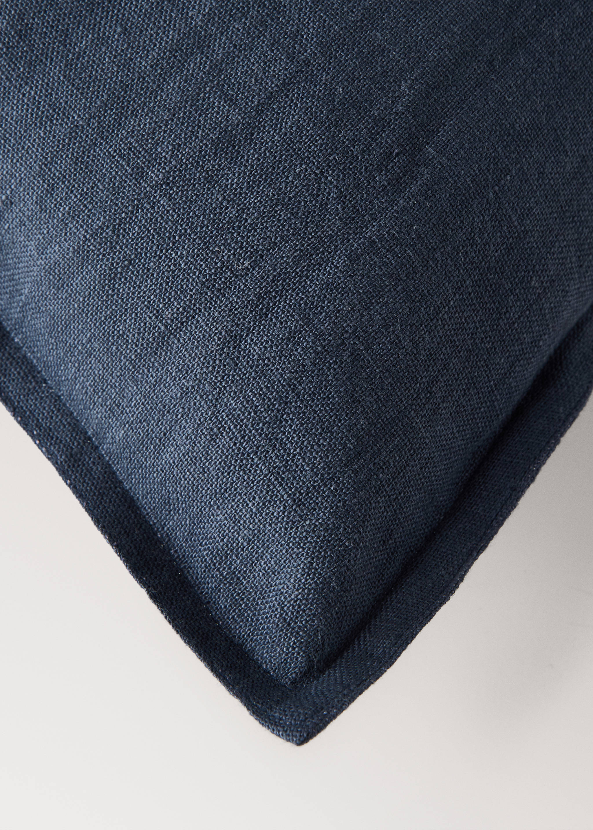 Linen cushion cover with flange 45x45 cm - Details of the article 2