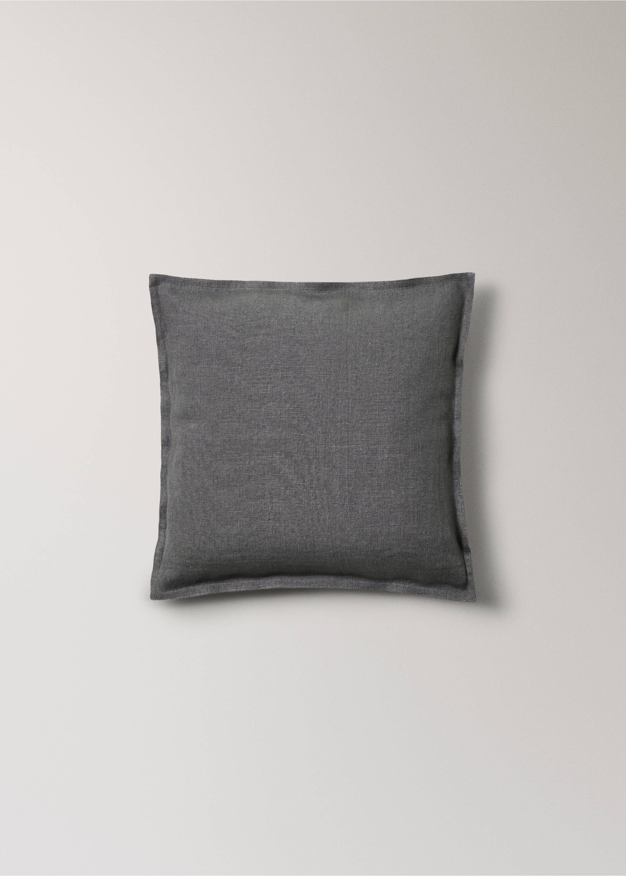 Linen cushion cover with flange 45x45 cm - Article without model, Charcoal. Ref: 27042929-00.