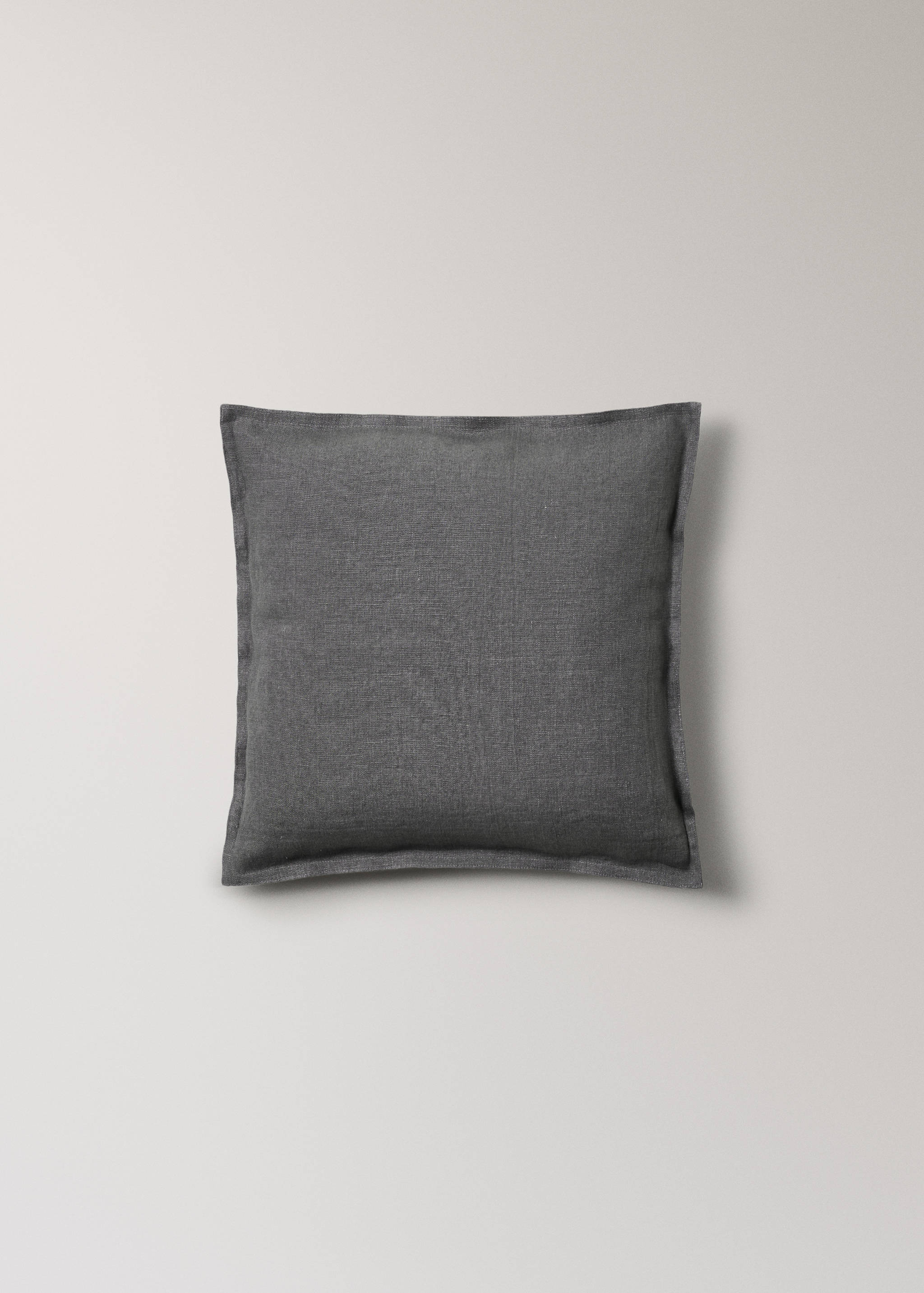 Linen cushion cover with flange 45x45 cm - Article without model