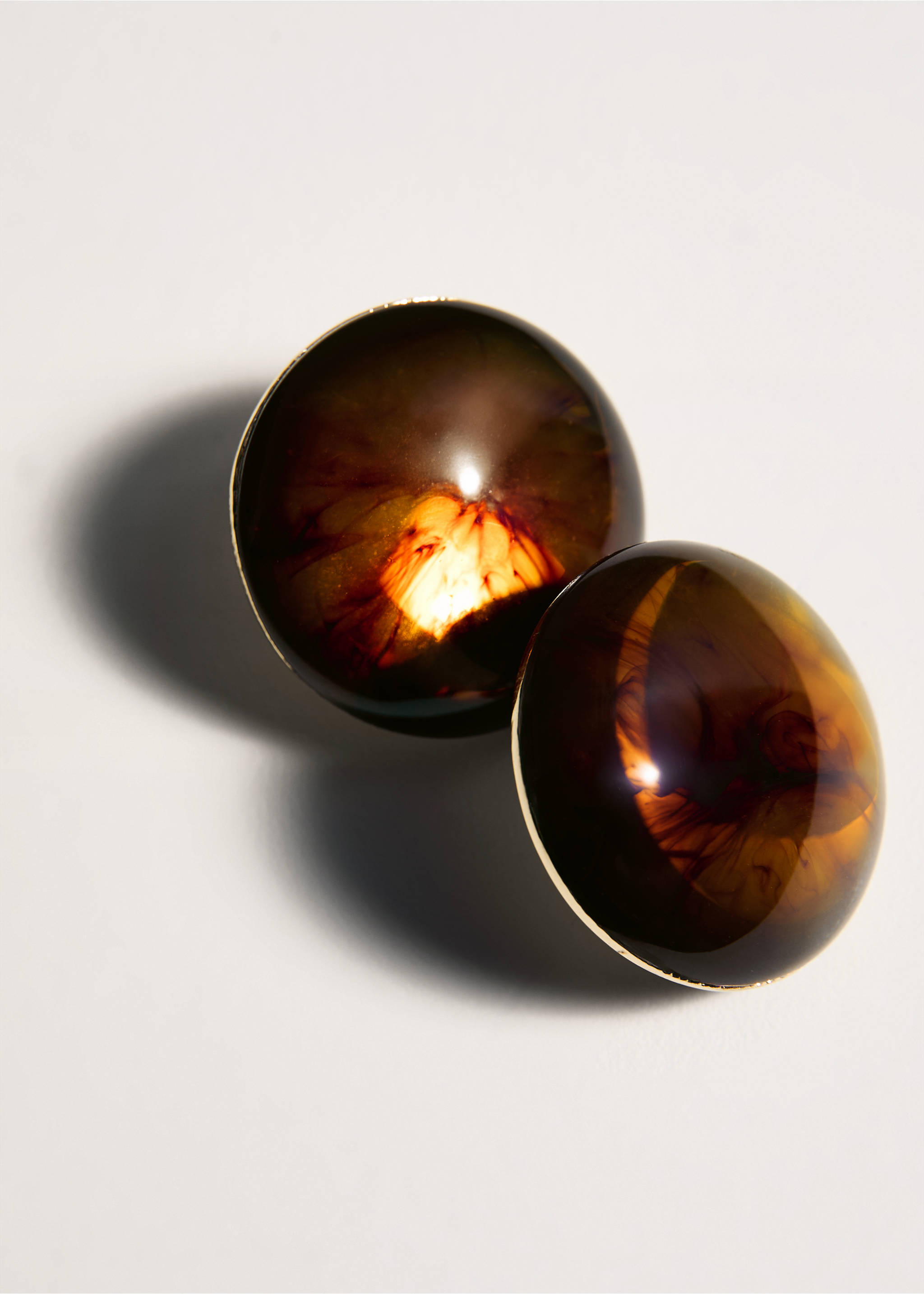 Round resin earrings - Details of the article 5, Brown. Ref: 27042933-00.