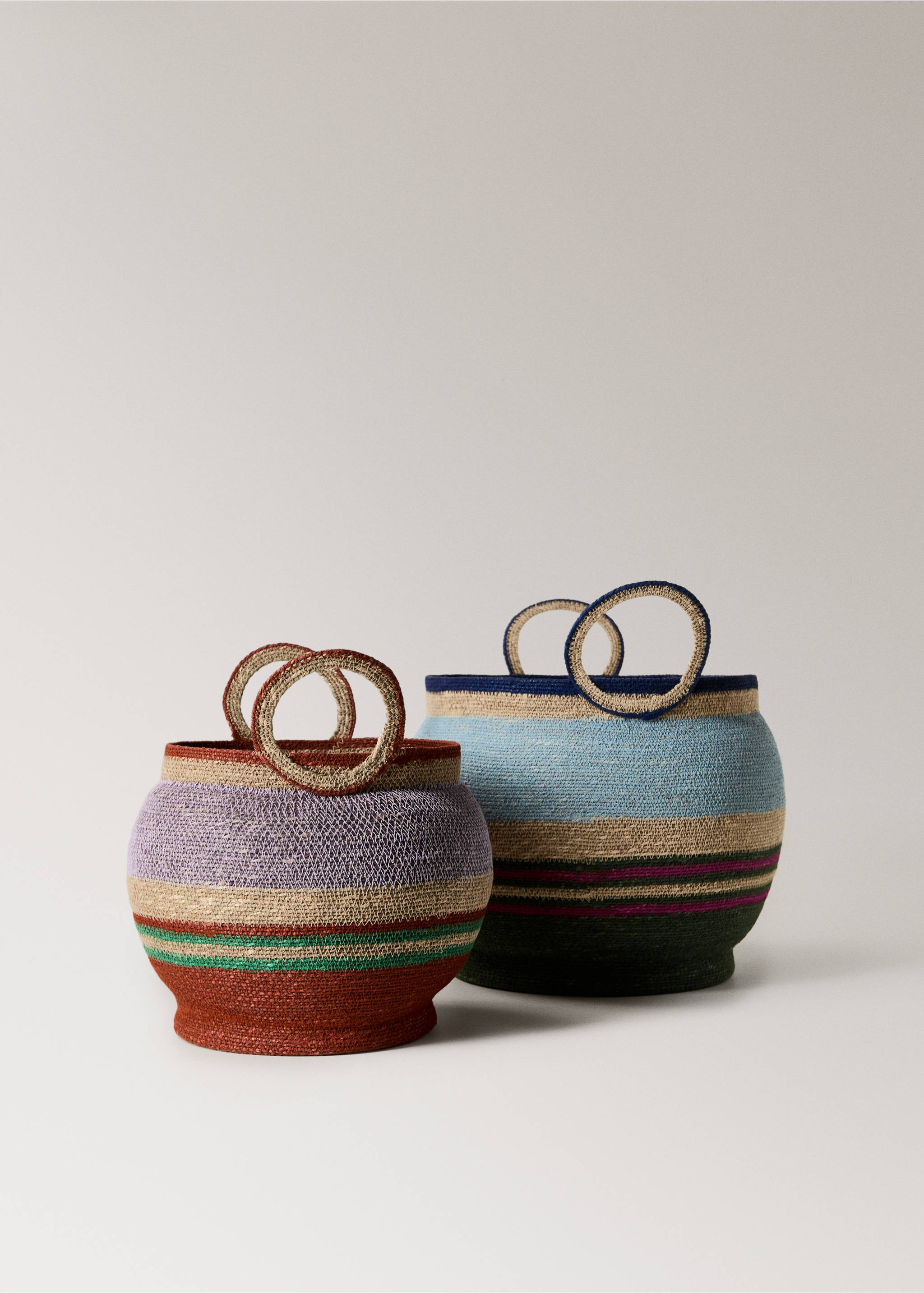 Medium round basket with stripe handles - Details of the article 3, Orange. Ref: 27043274-00.