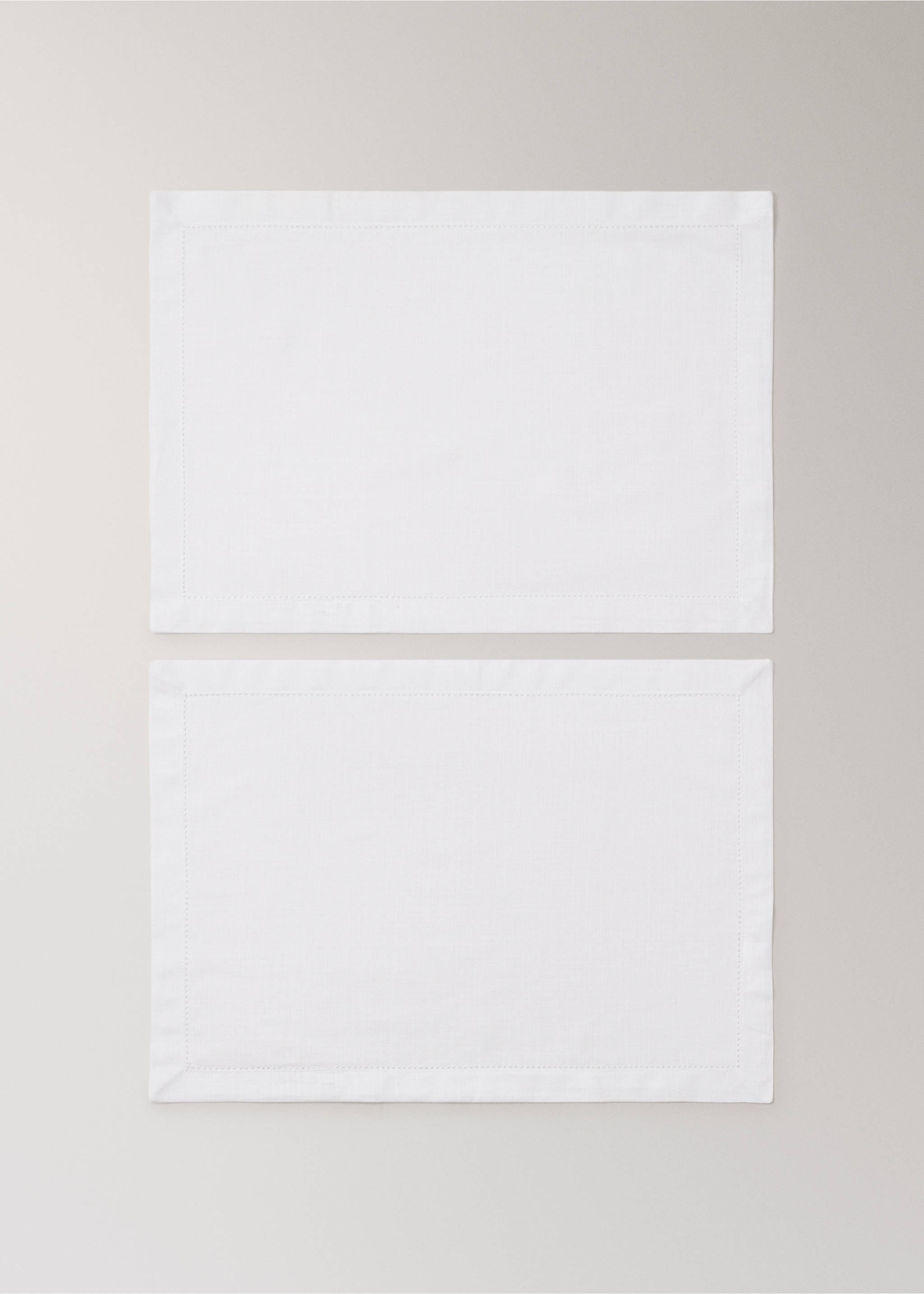 Hemstitch detail table mats - Article without model, White. Ref: 27043277-00.