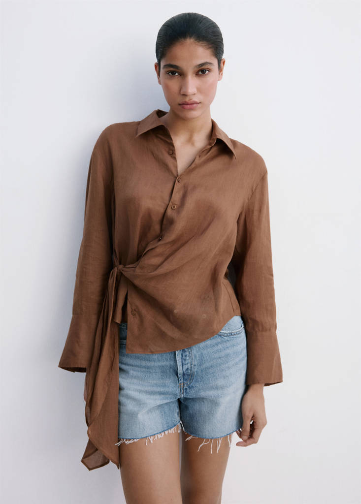 Denim shorts with frayed hem