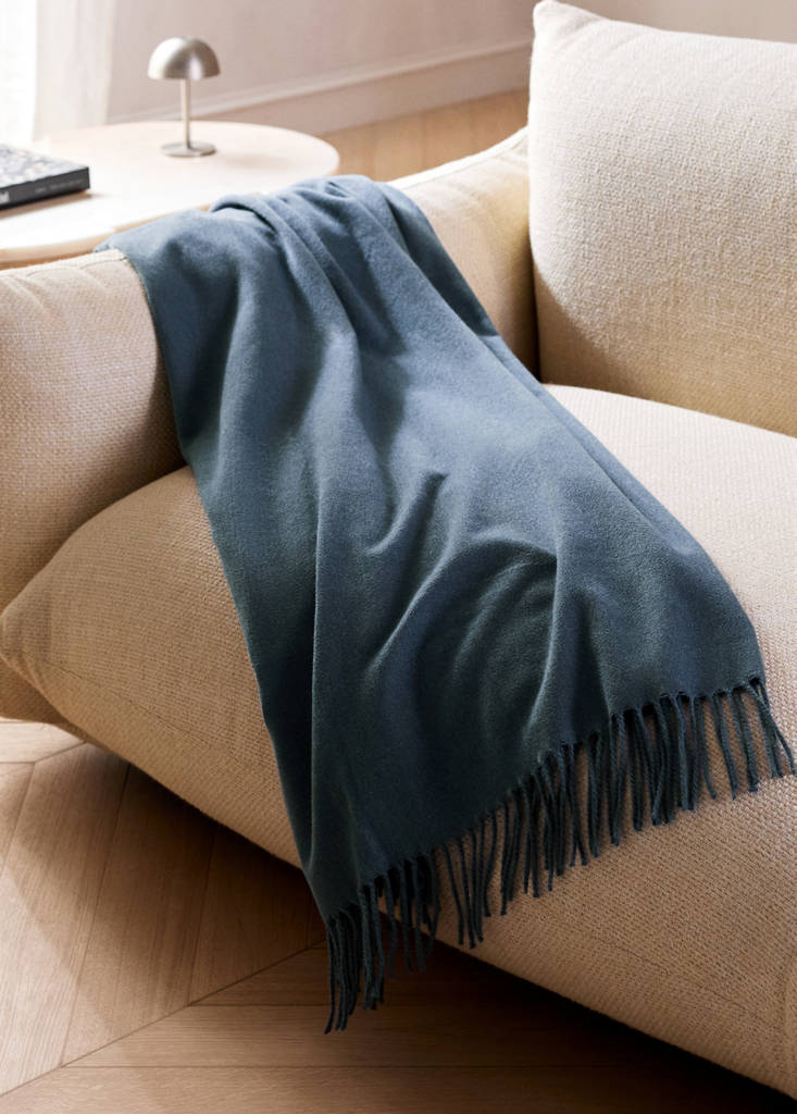 Soft blanket with fringe detail — Indigo Blue
