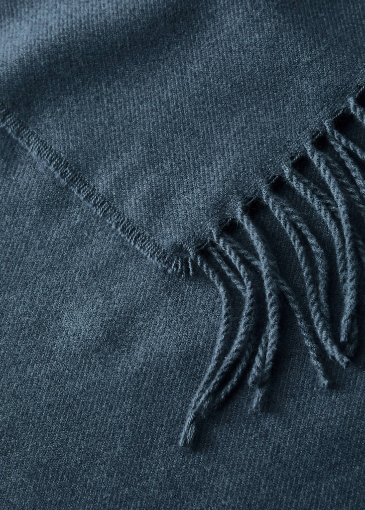 Soft blanket with fringe detail — Indigo Blue