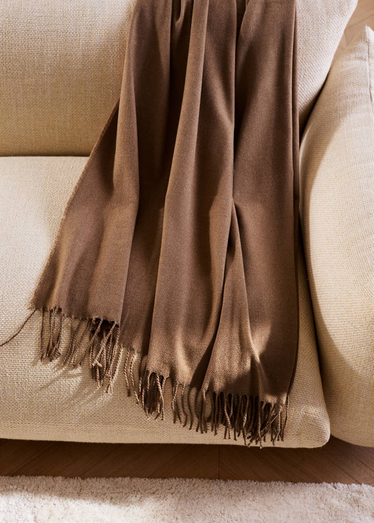 Soft blanket with fringe detail — Russet