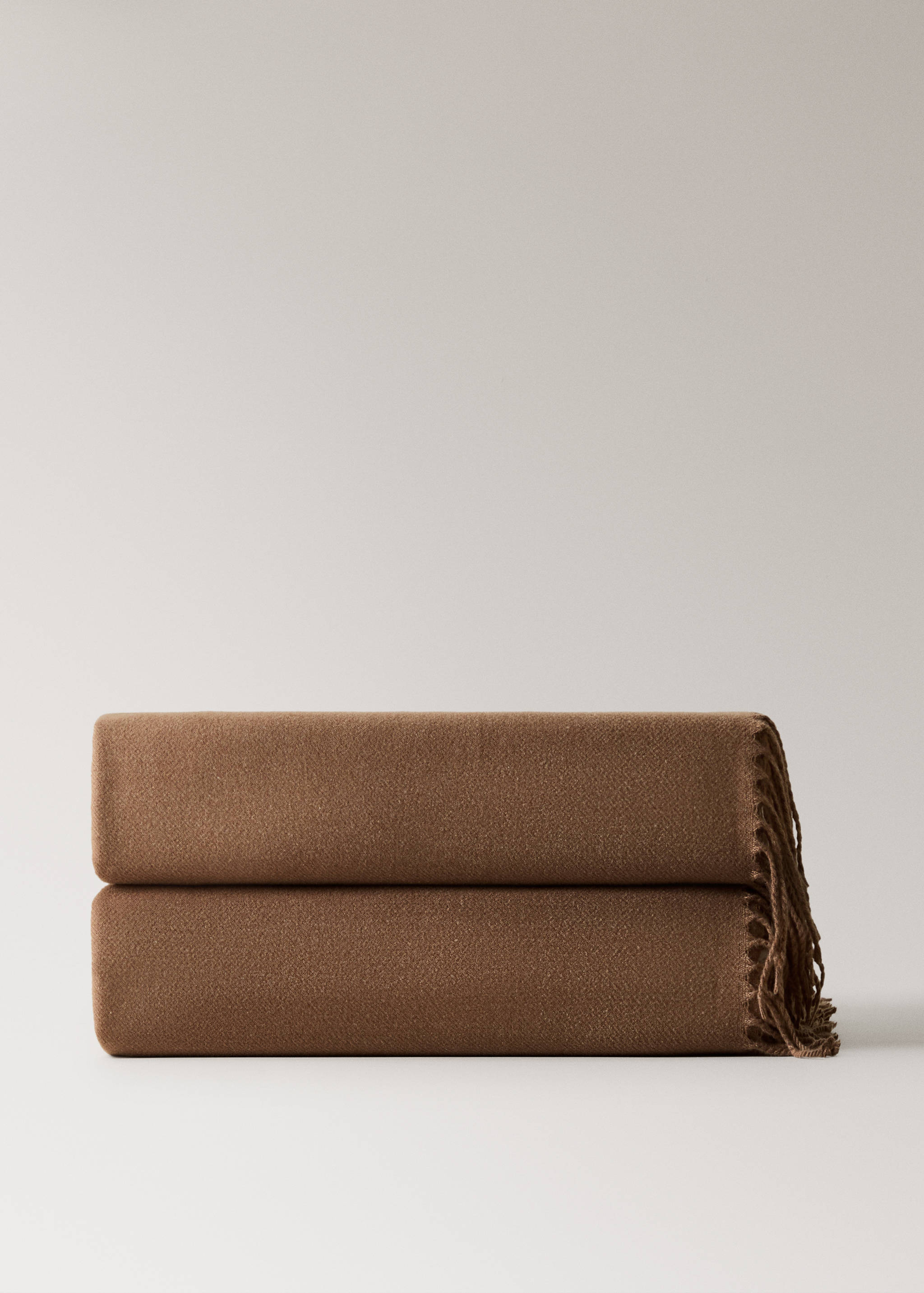 Soft blanket with fringe detail - Article without model