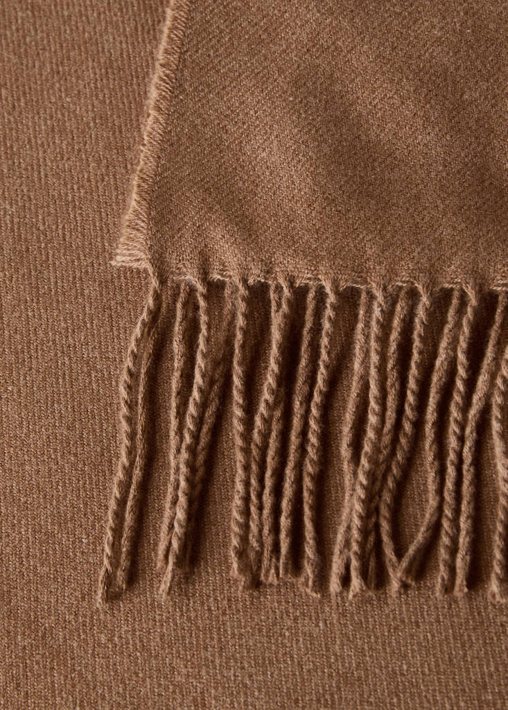 Soft blanket with fringe detail — Russet