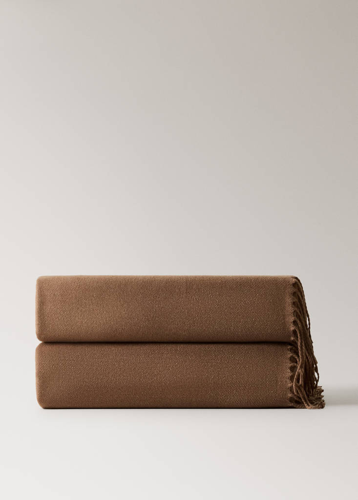 Soft blanket with fringe detail — Russet