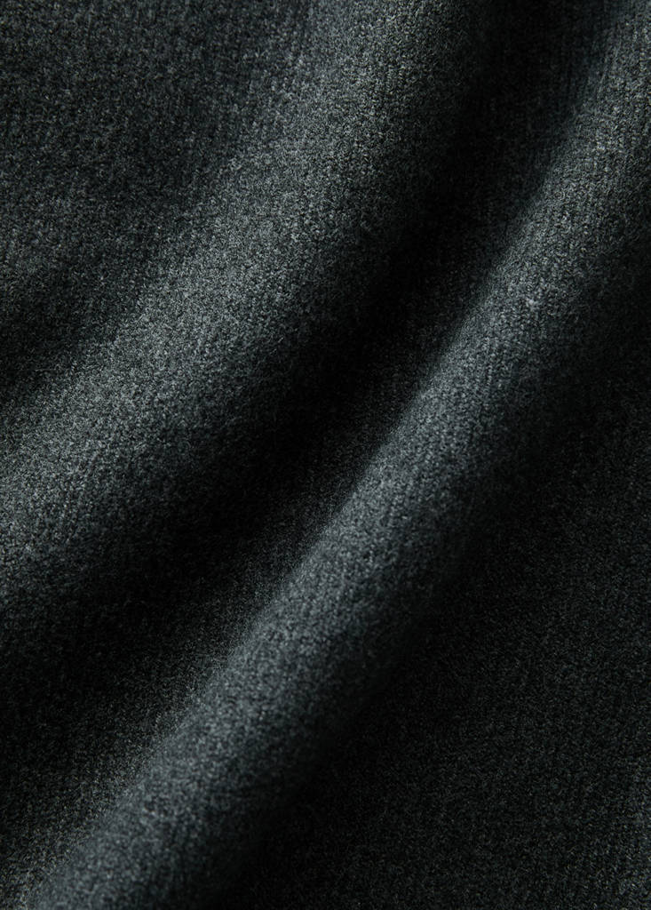 Soft blanket with fringe detail — Grey