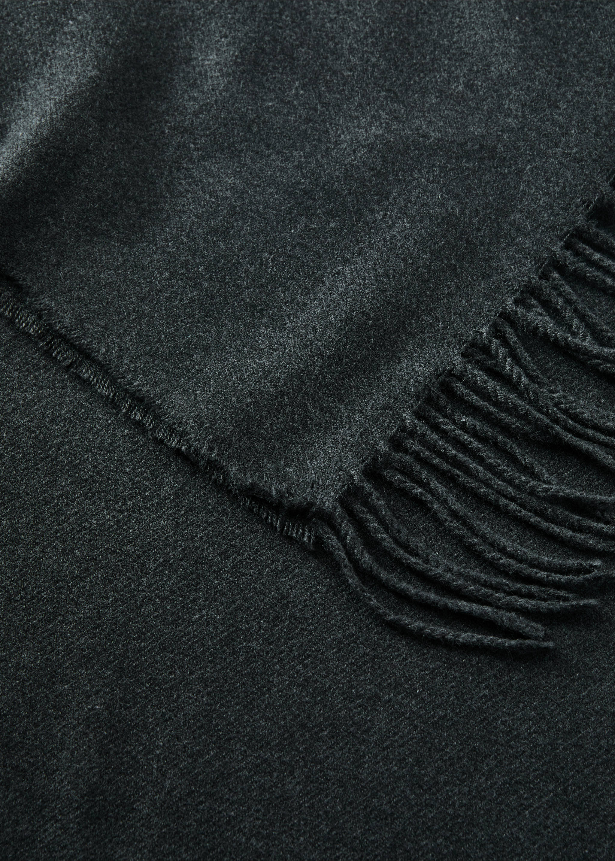 Soft blanket with fringe detail - Details of the article 2, Grey. Ref: 27043283-00.
