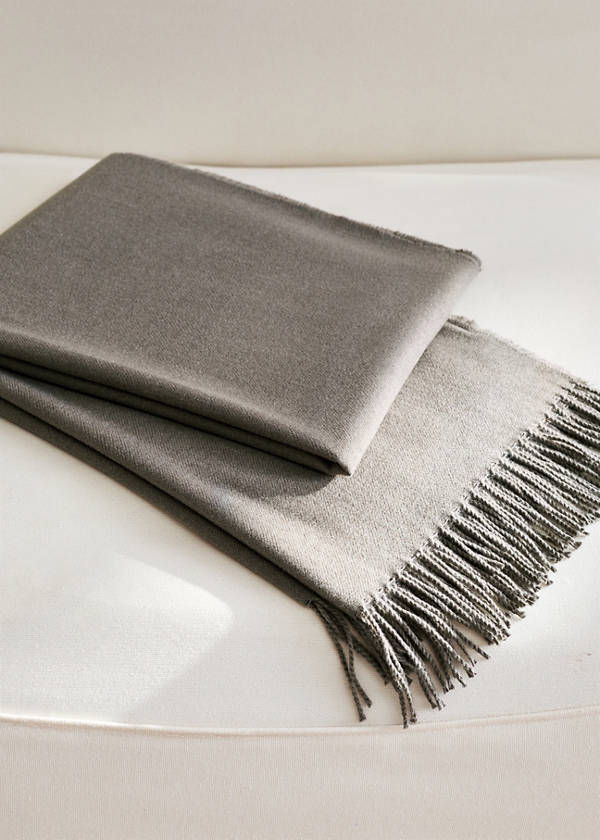 Soft blanket with fringe detail — Light/Pastel Brown