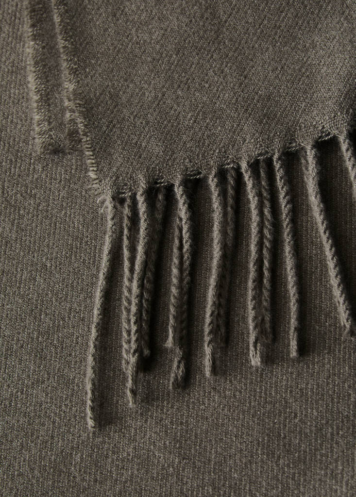Soft blanket with fringe detail — Light/Pastel Brown