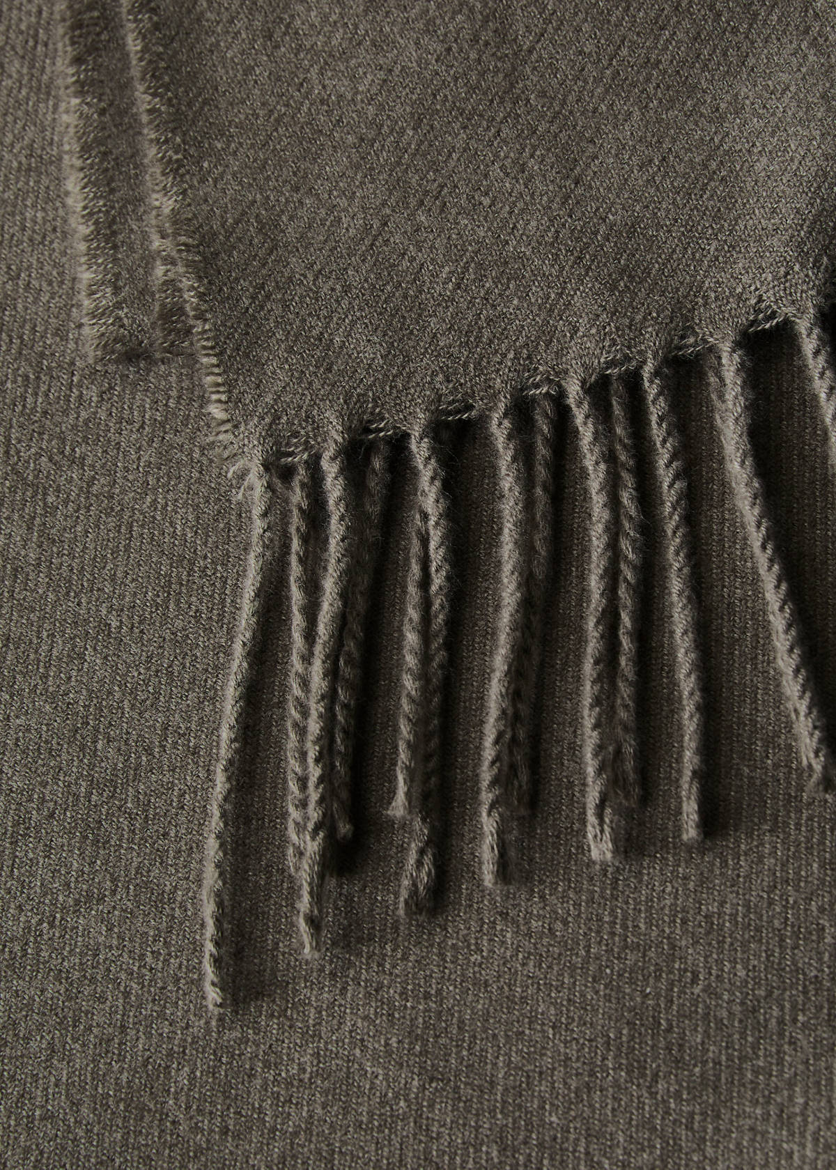 Soft blanket with fringe detail — Light/Pastel Brown