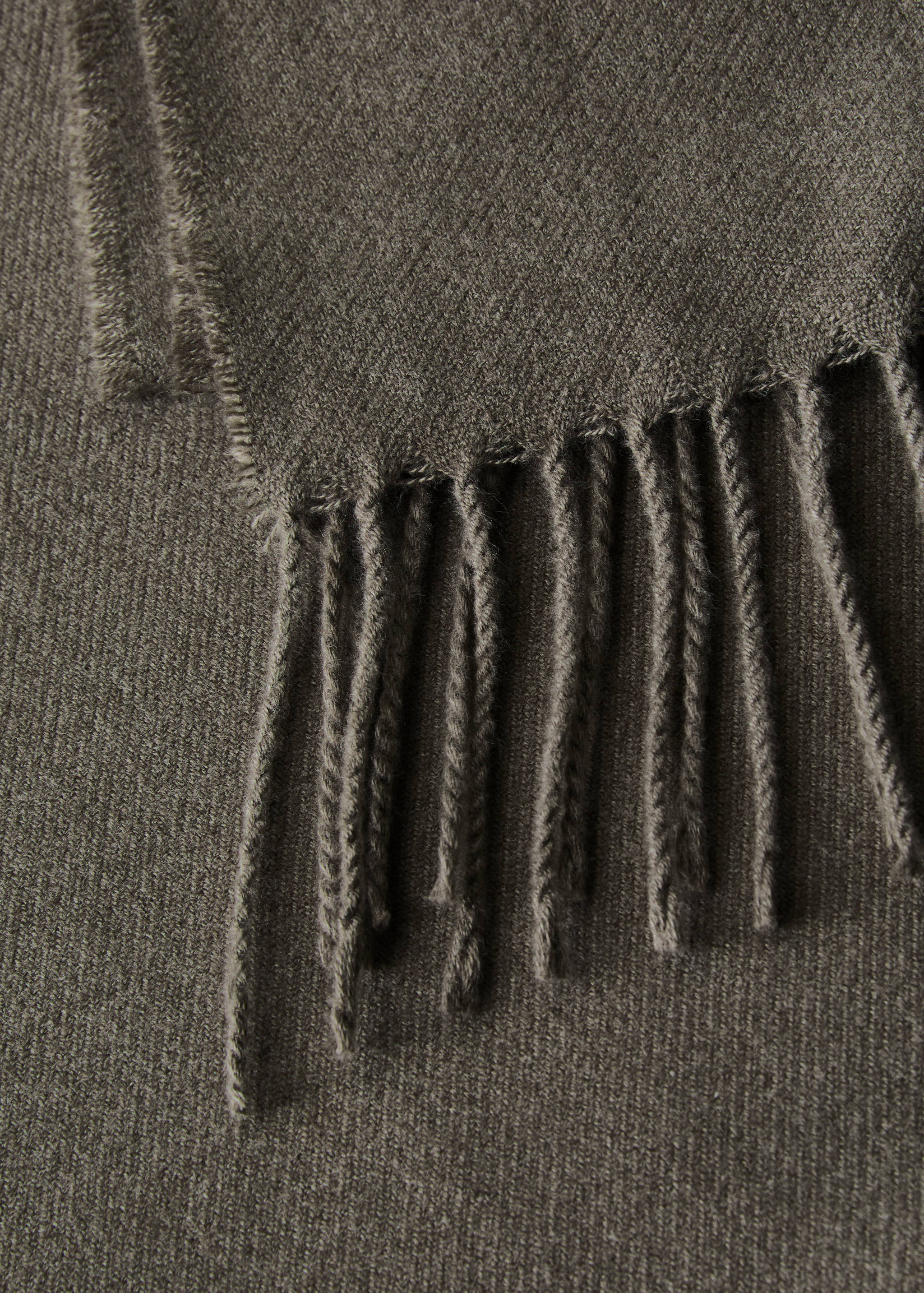 Mjukt täcke med fransdetaljer - Detaljer om artikeln 2