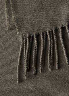 Soft blanket with fringe detail — Light/Pastel Brown 3
