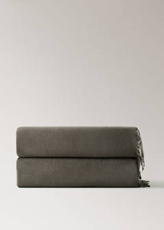 Soft blanket with fringe detail — Light/Pastel Brown 4