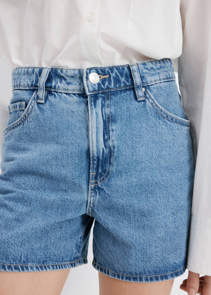 High-waisted straight-fit denim shorts — Medium Blue