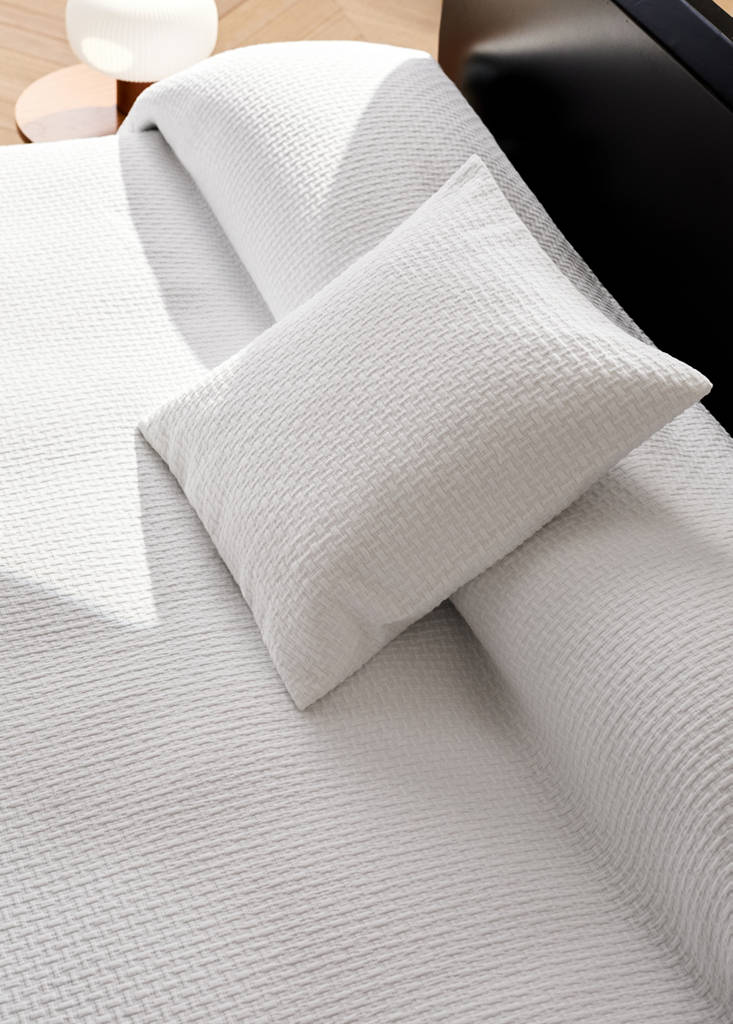 Tagesdecke aus Garment-Dyed-Baumwolle, Eckenverstärkung, für 180/200 cm Bett — Weiß