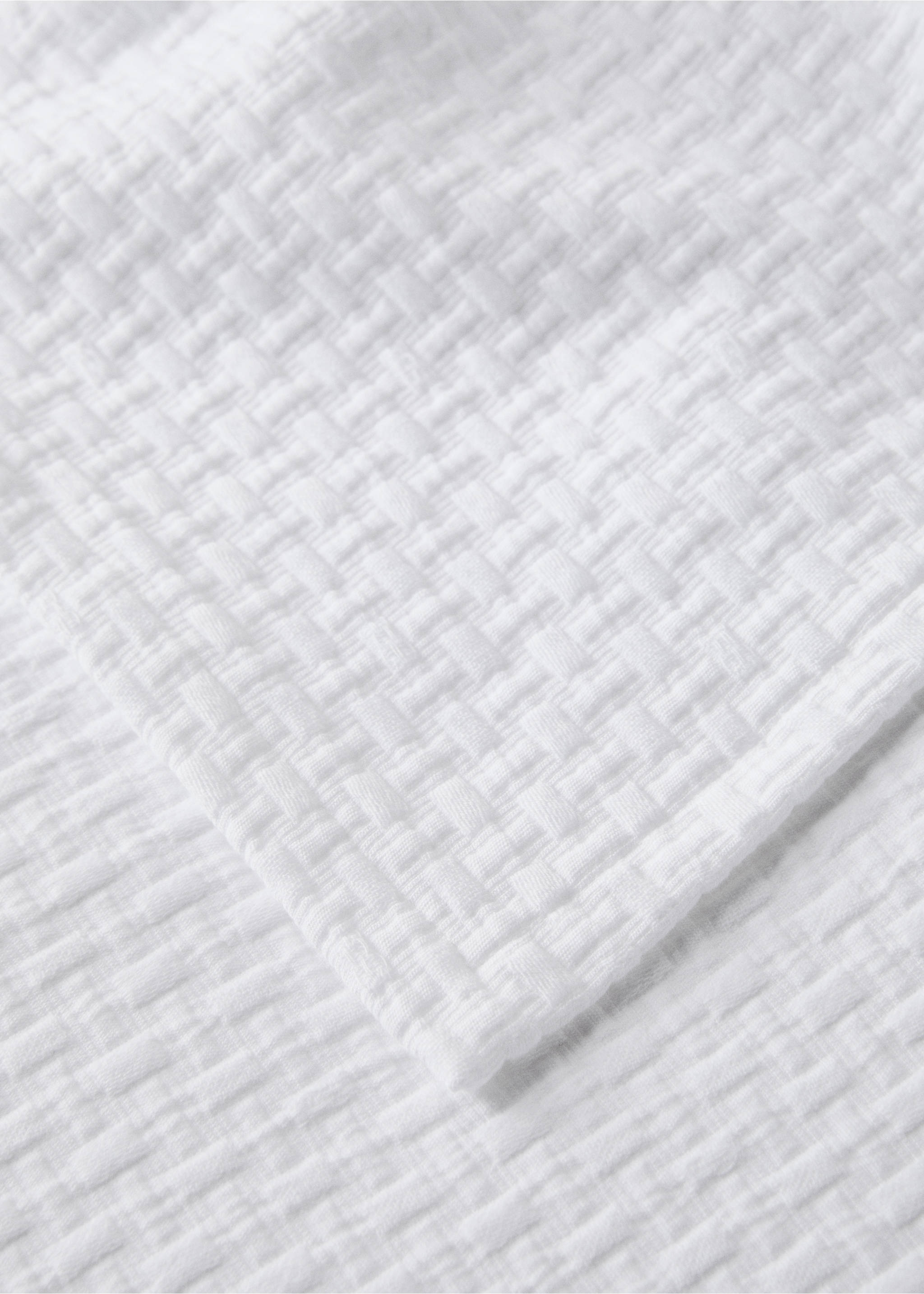 Garment-dyed cotton bedspread with English corner trim for 180/200 cm bed - Details of the article 2, White. Ref: 27043290-00.