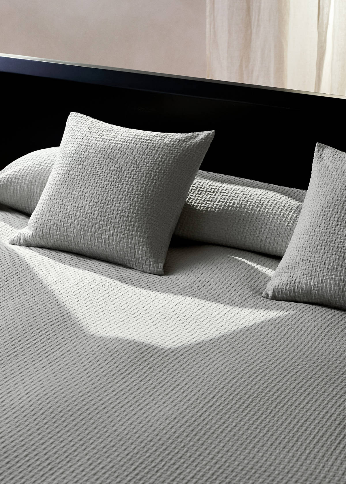 Tagesdecke aus Garment-Dyed-Baumwolle, Eckenverstärkung, für 180/200 cm Bett — Grau