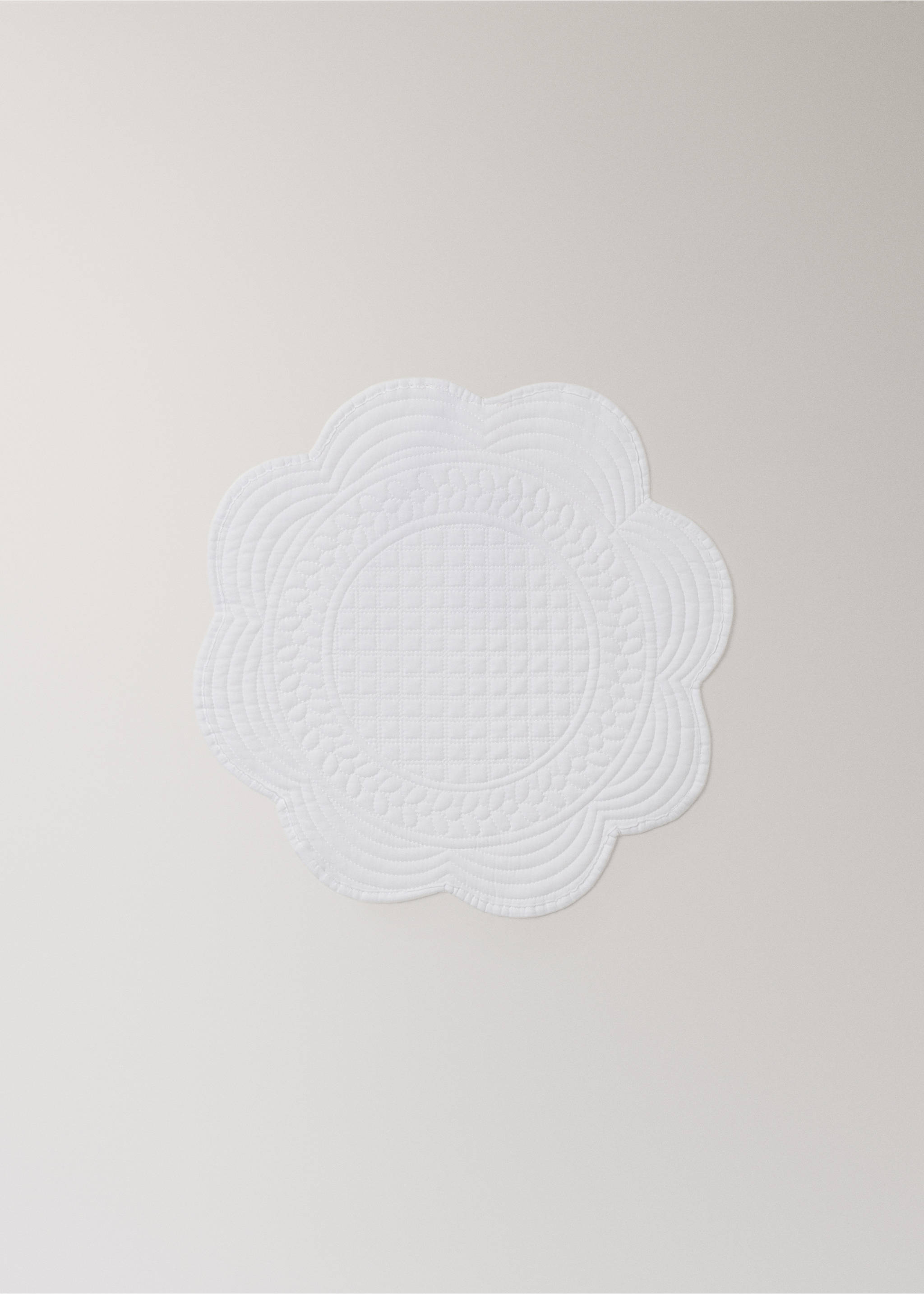 Quilted flower-shaped table mat - Article without model, White. Ref: 27043291-00.