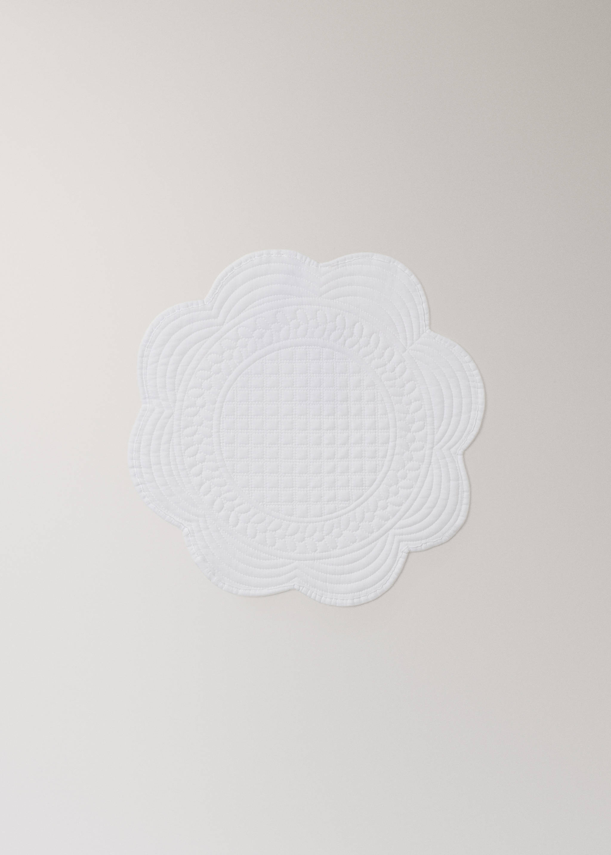 Gestepptes Tischset in Blumenform - Artikel ohne Model