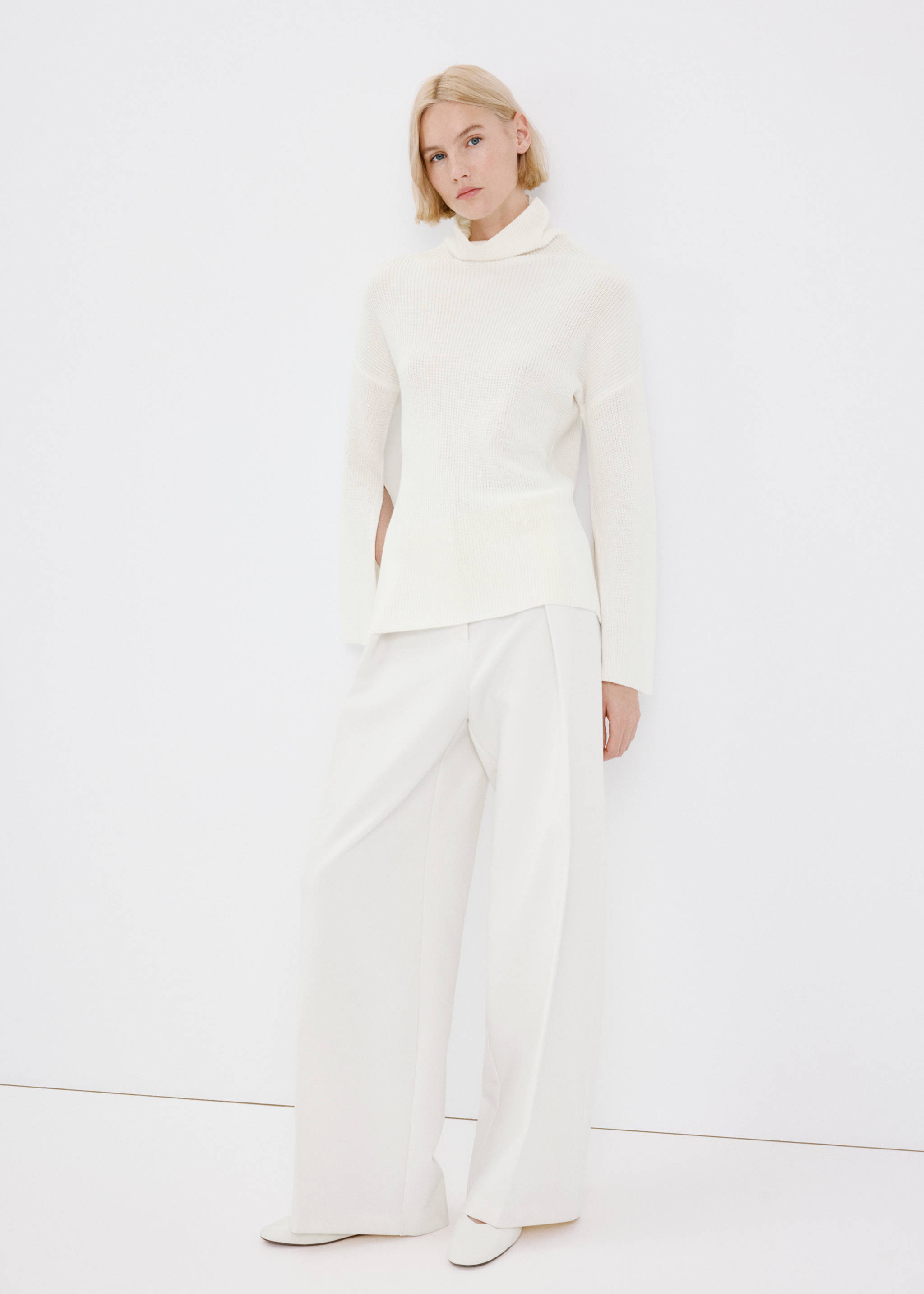 Turtleneck knit sweater - General plane