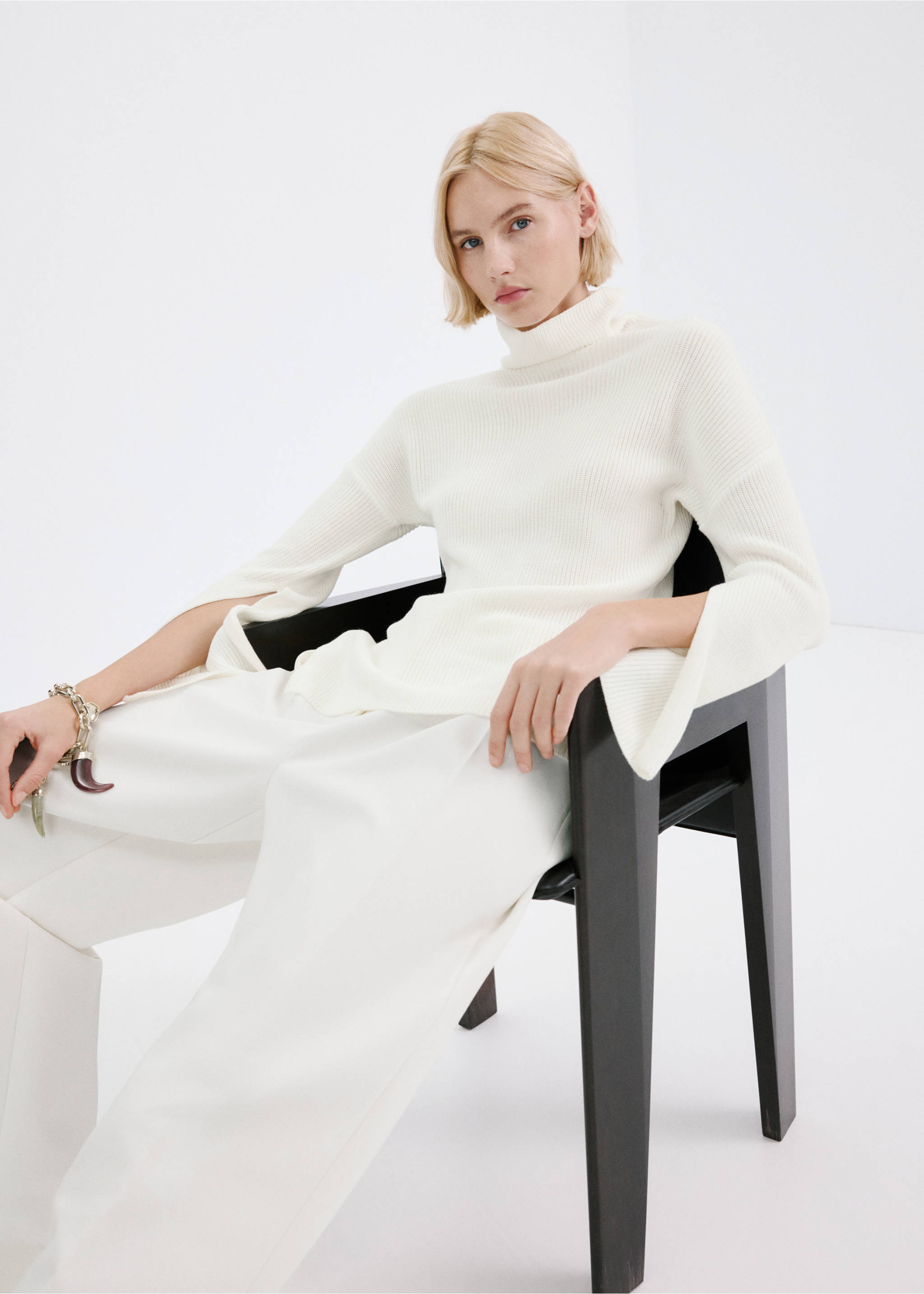 Strickpullover mit Rollkragen - Detail des Artikels 4, Cremeweiß. Ref: 27043299-00.