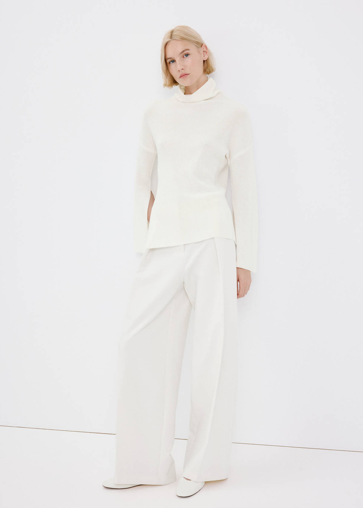 Turtleneck knit sweater — Off White