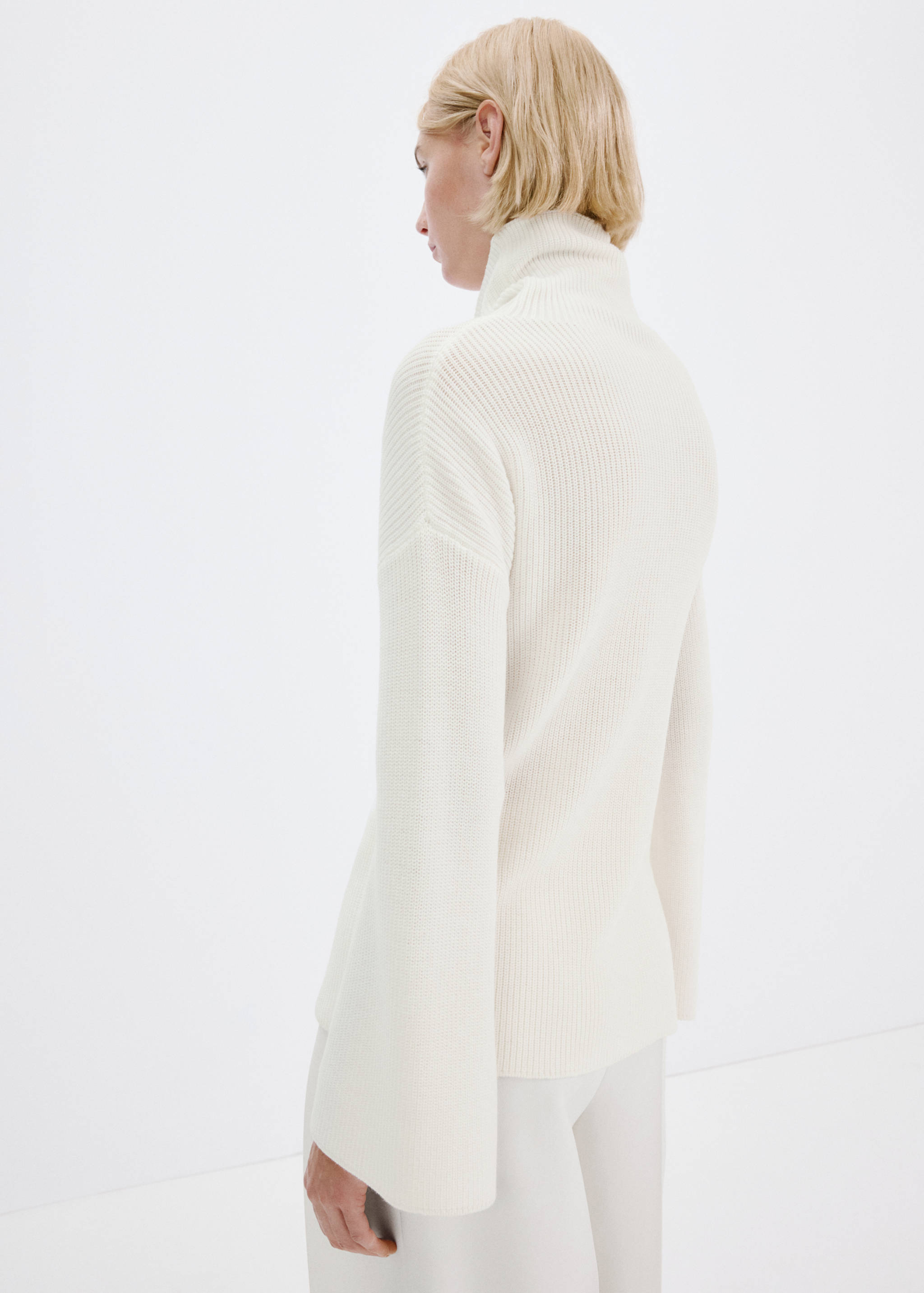 Turtleneck knit sweater - Reverse of the article