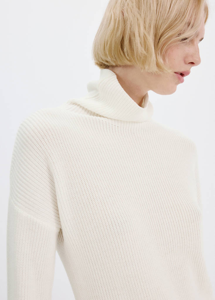 Turtleneck knit sweater — Off White