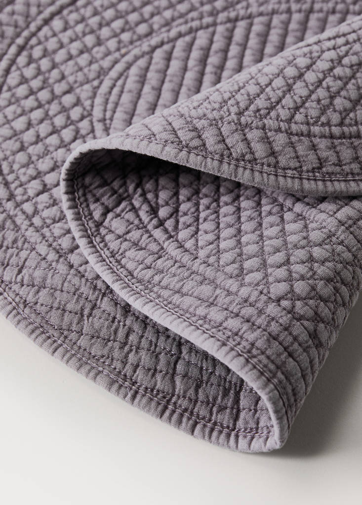 Oval quilted placemat — Lilac