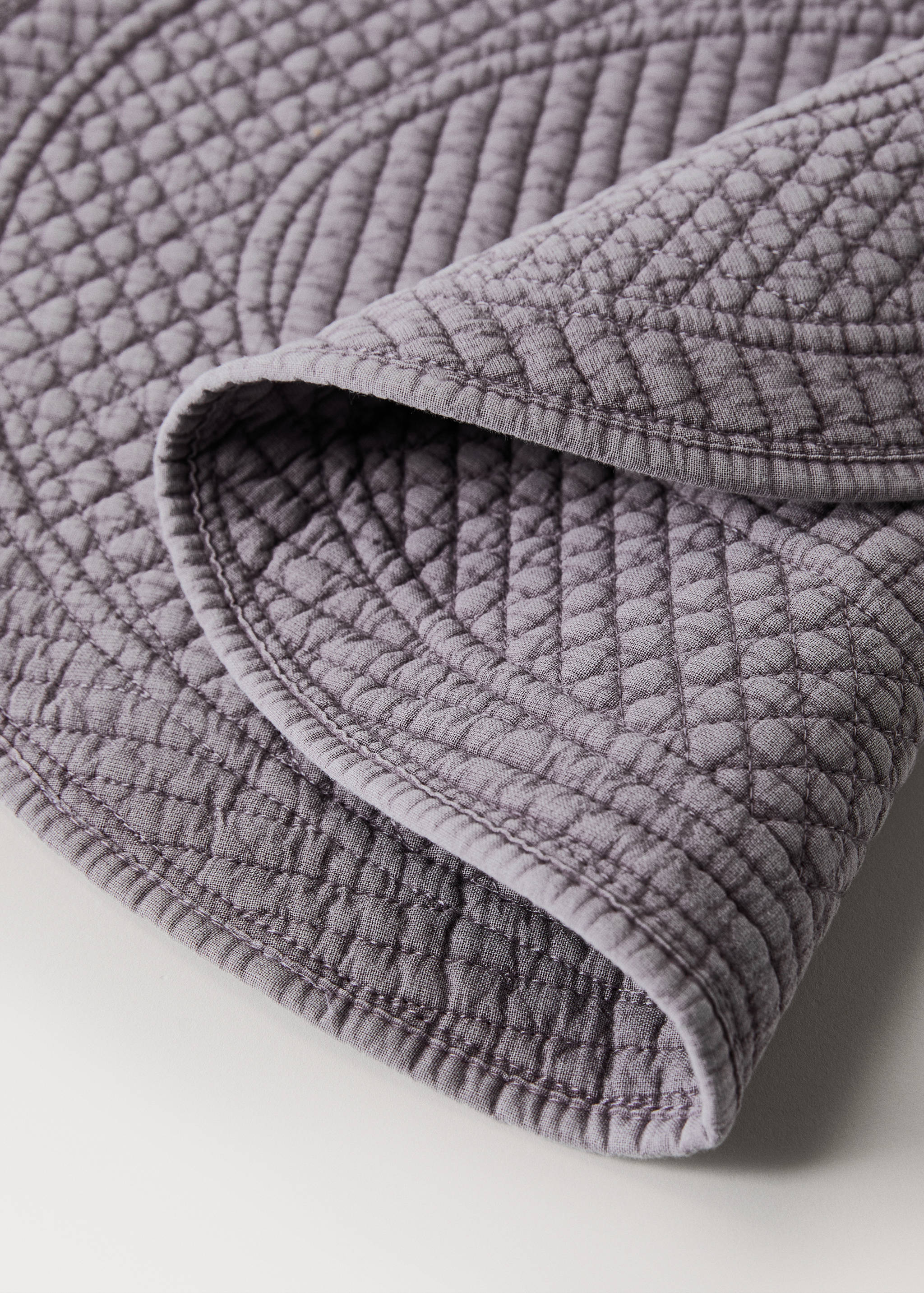 Quilted oval placemat design - Details of the article 1