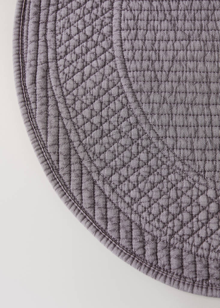 Oval quilted placemat — Lilac