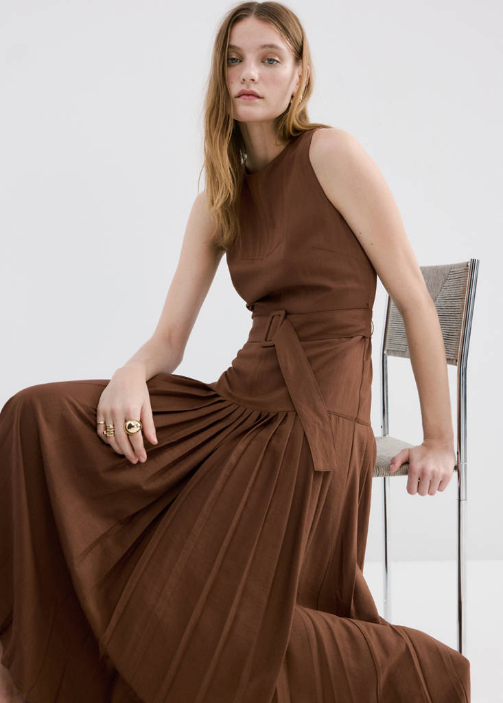 Pleated A-line dress — Brown