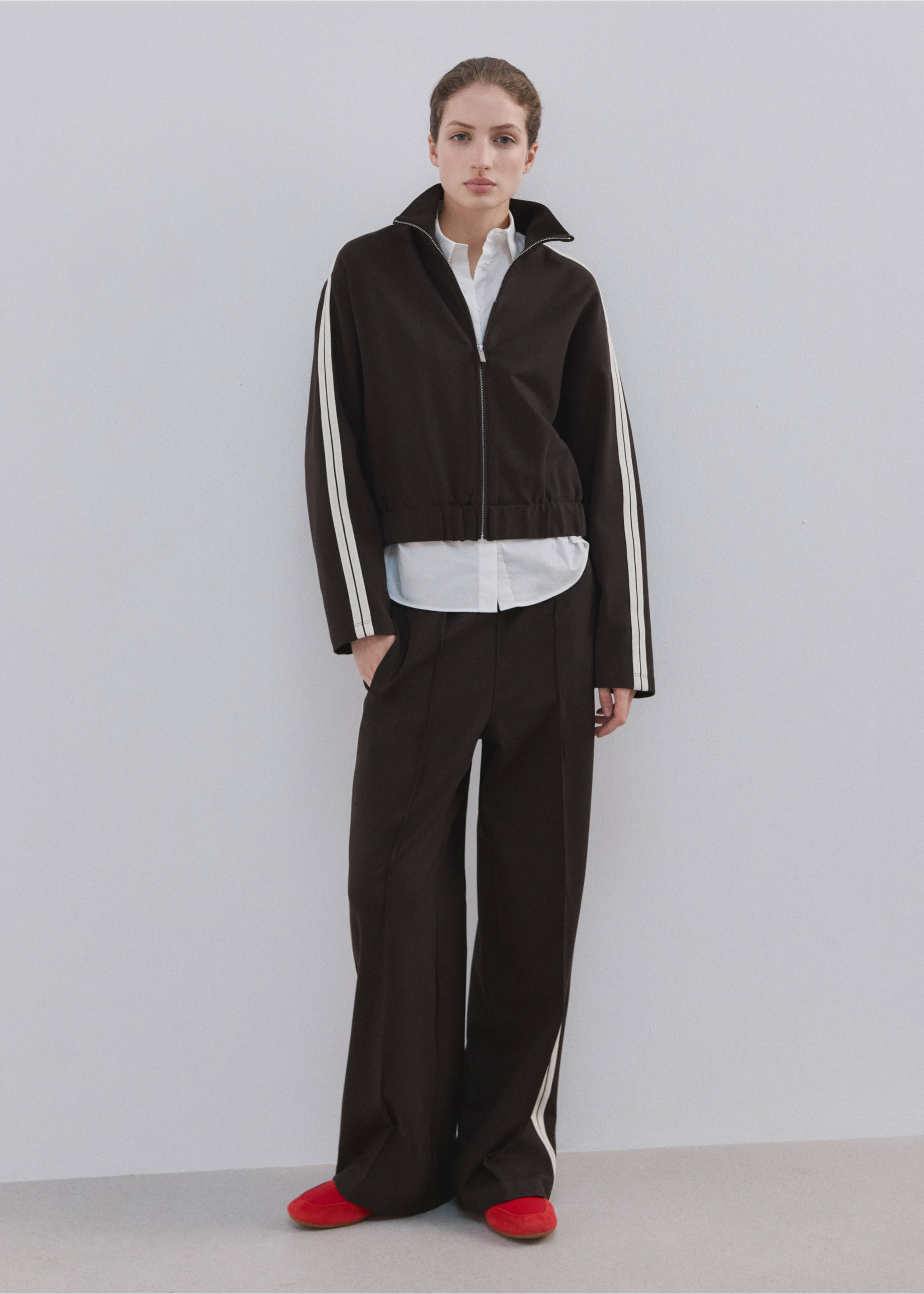 Sweat-shirt rayé constrasté - Plan général, Marron. Ref: 27043306-00.