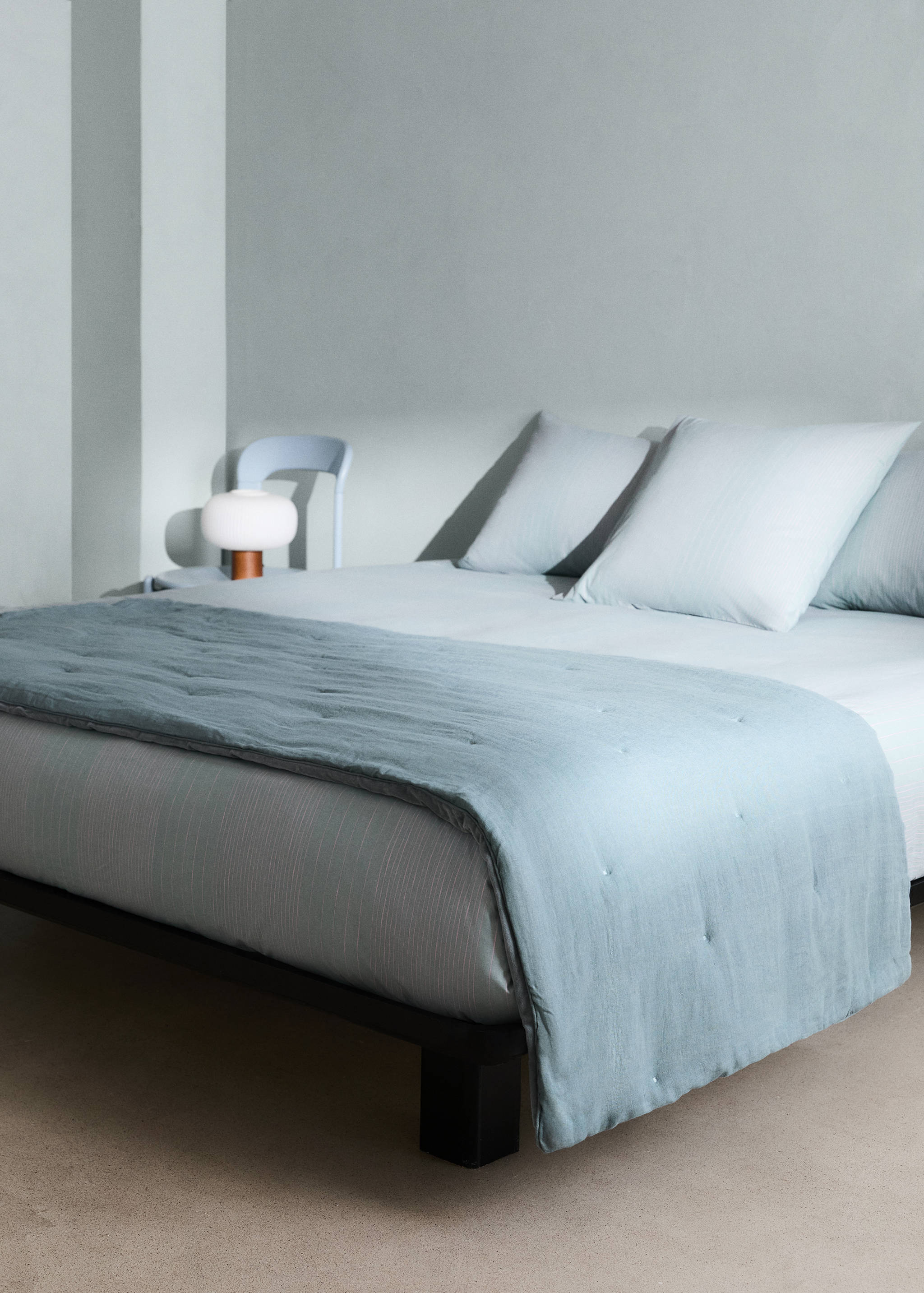 Linen velvet bedspread footboard - General plane