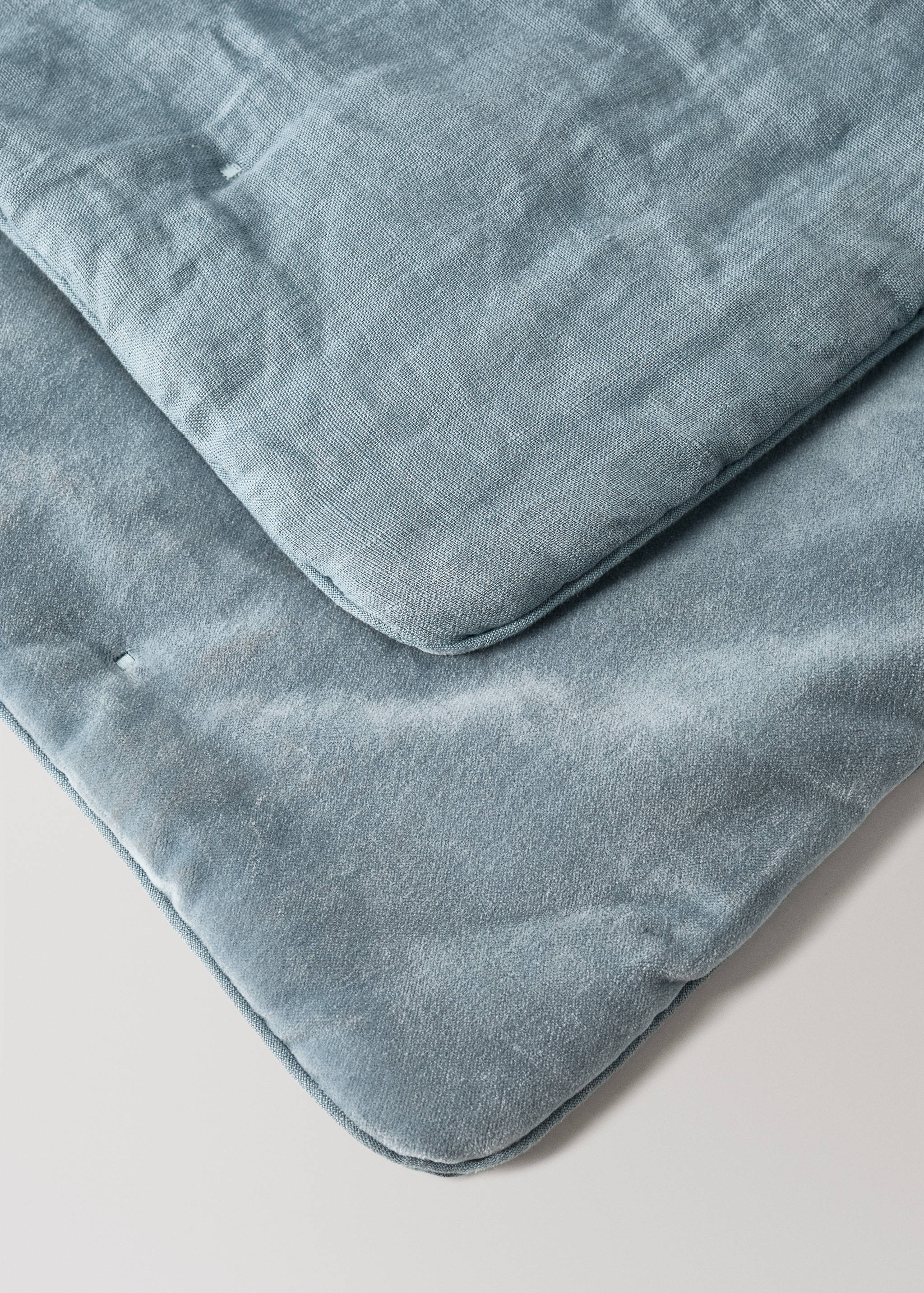 Linen velvet bedspread footboard - Details of the article 2