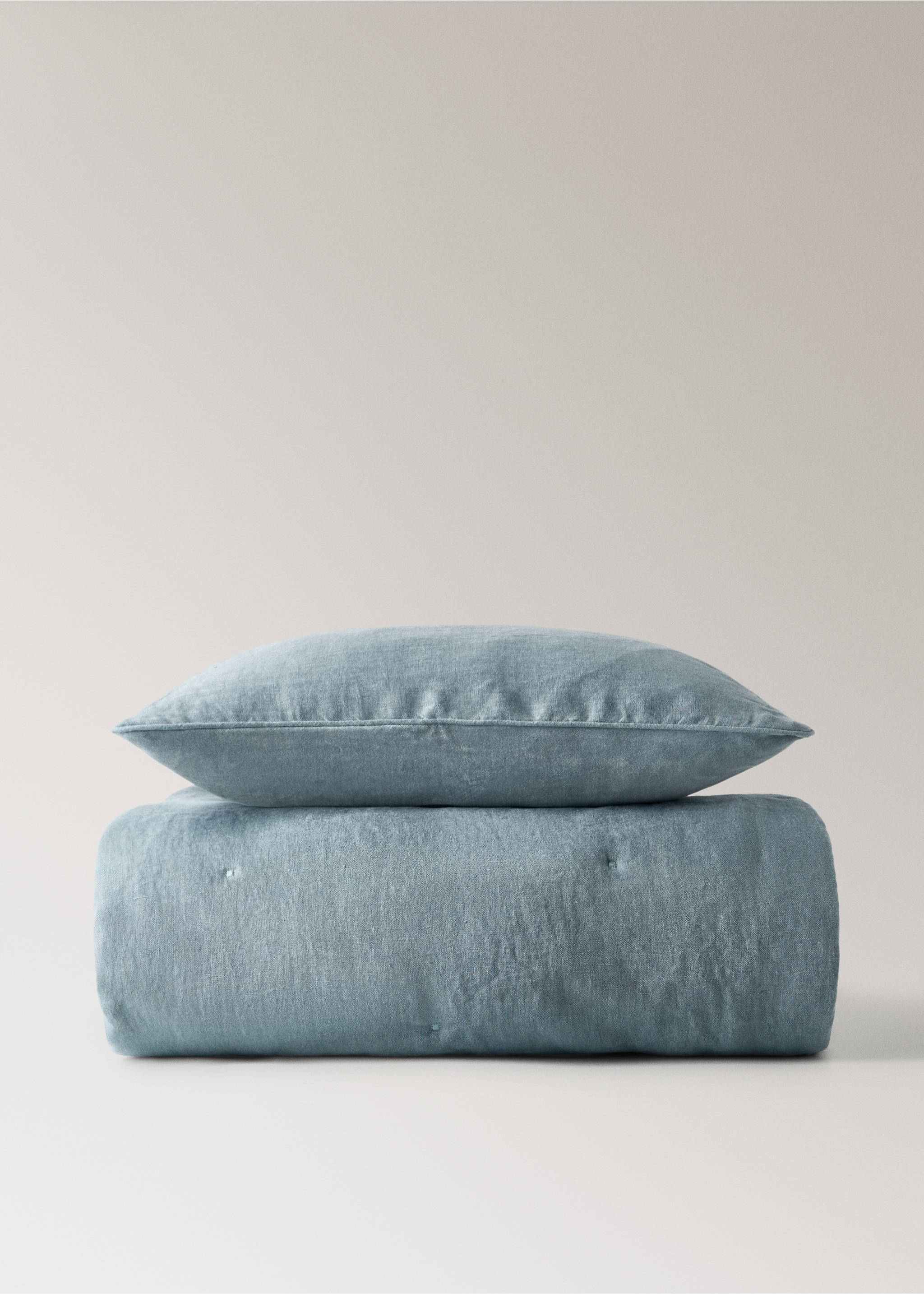 Linen velvet bedspread footboard - Details of the article 4, Petrol Blue. Ref: 27043310-00.