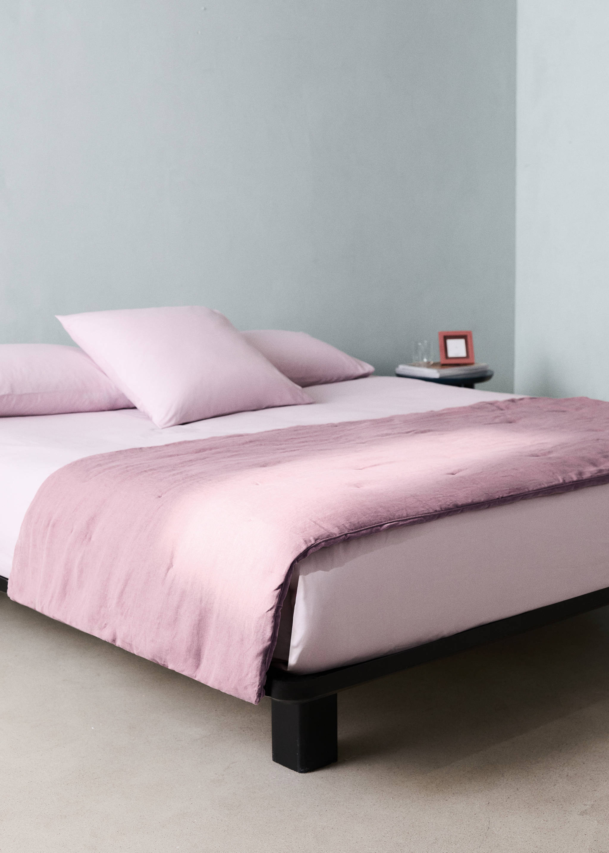 Linen velvet bedspread footboard - General plane