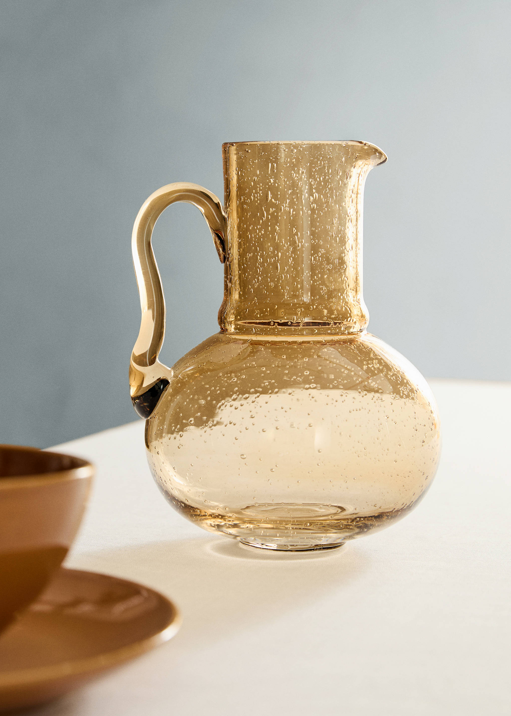 Karaff i färgat glas med bubblor - Allmän bild