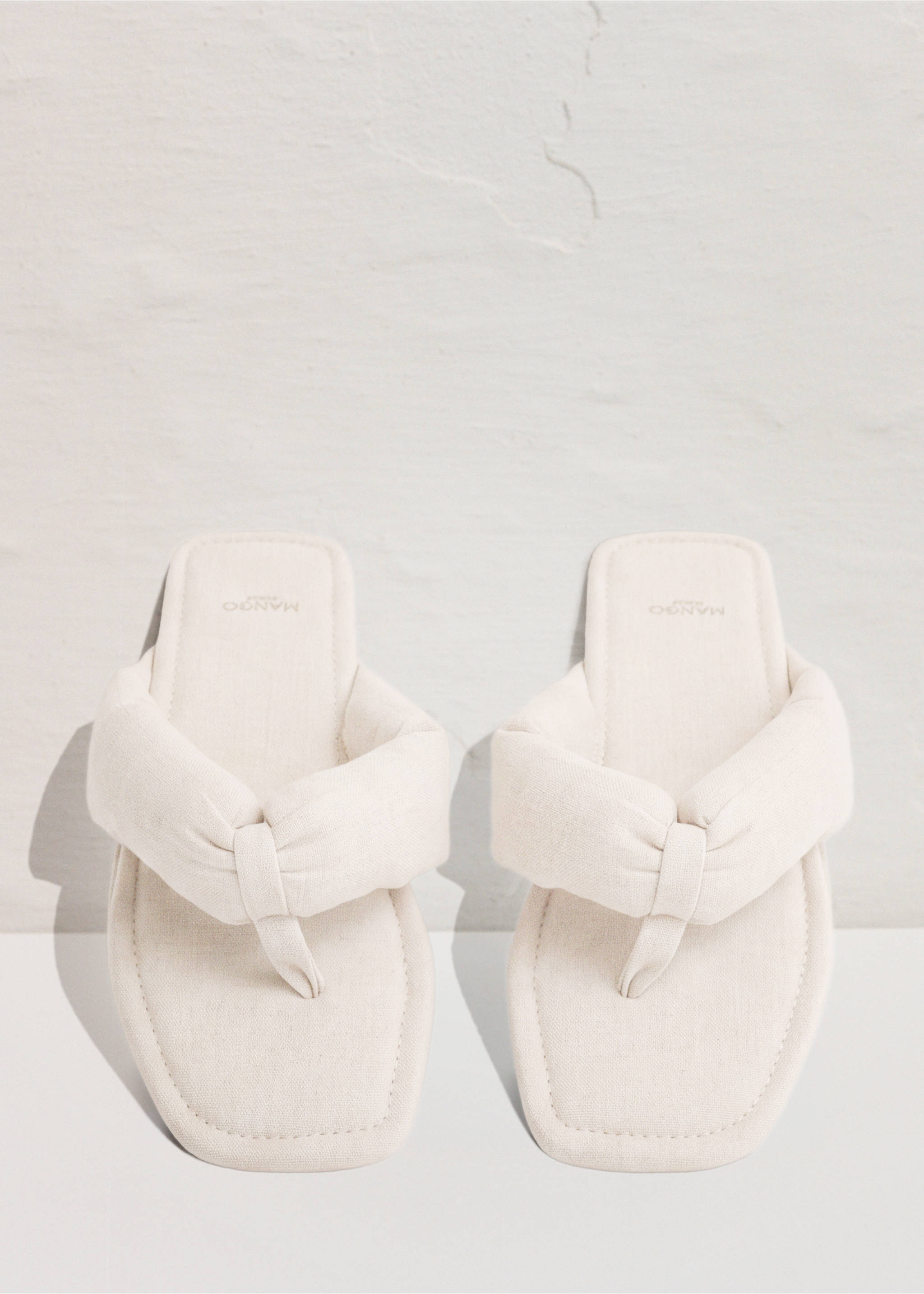 Gewatteerde slippers - Detail van het artikel 5, Open beige. Ref: 27043317-00.