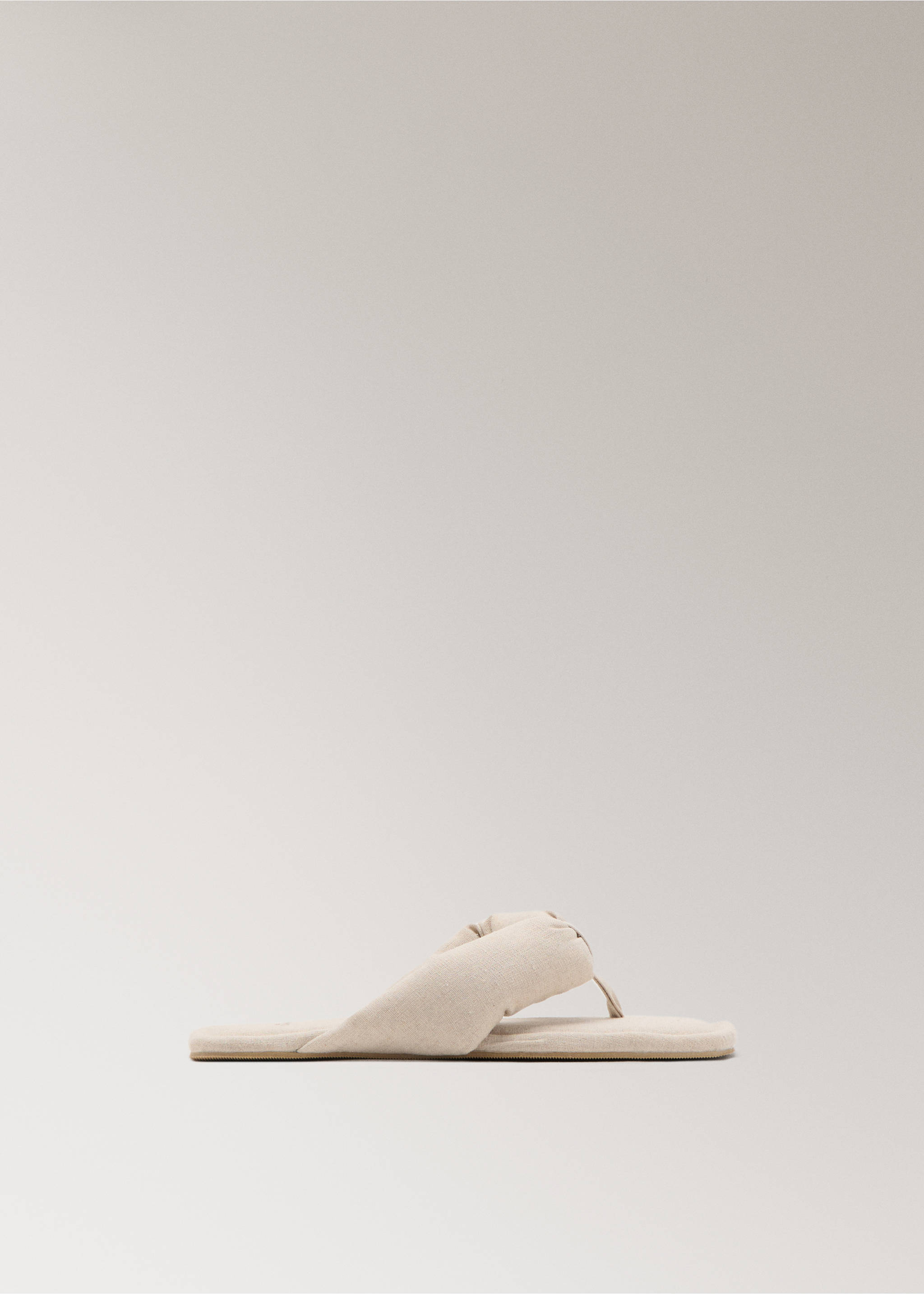 Gewatteerde slippers - Artikel zonder model, Open beige. Ref: 27043317-00.